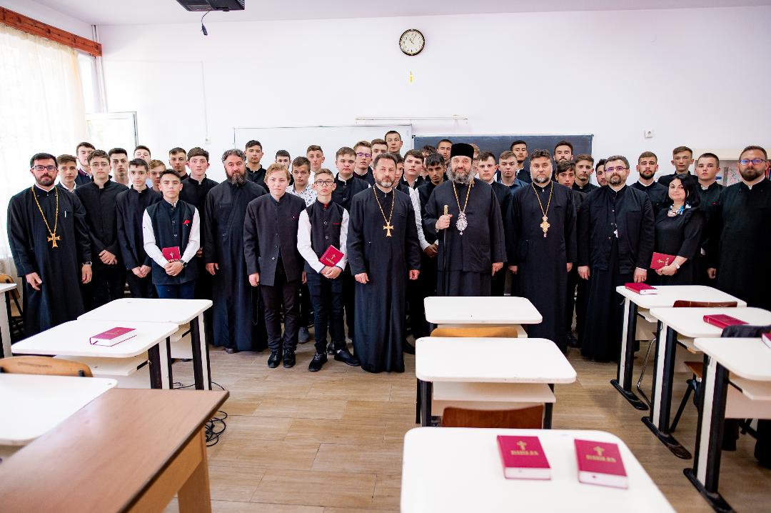 Preasfințitul Părinte Nichifor Botoșăneanul  a vizitat Seminarul Teologic din Dorohoi