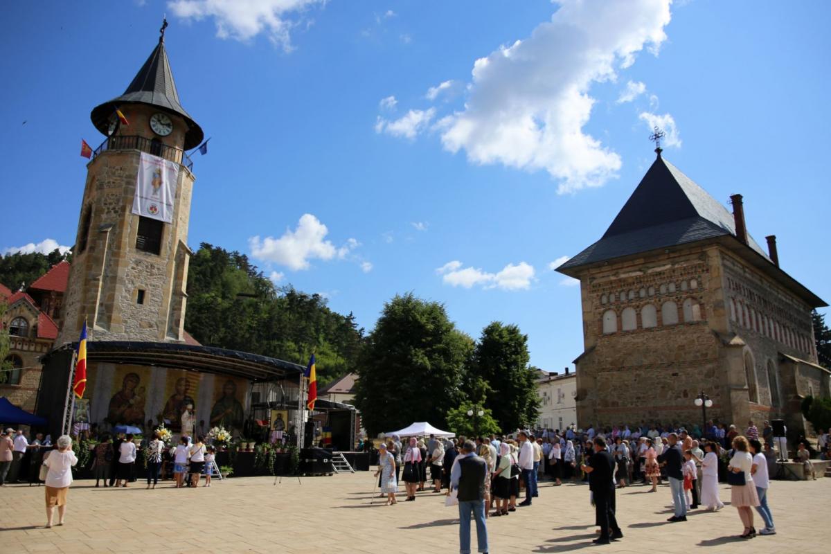 (Video) Biserica „Sfântul Ioan Domnesc” din Piatra Neamț și-a cinstit hramul