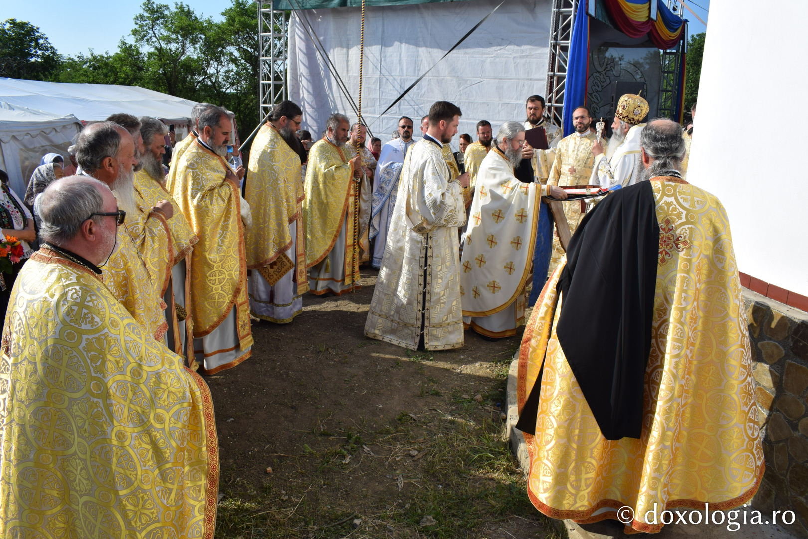 IPS Teofan a resfințit Biserica „Sfântul Nicolae și Sfântul Dimitrie” din Stănești – Lunca, Protopopiatul Botoșani