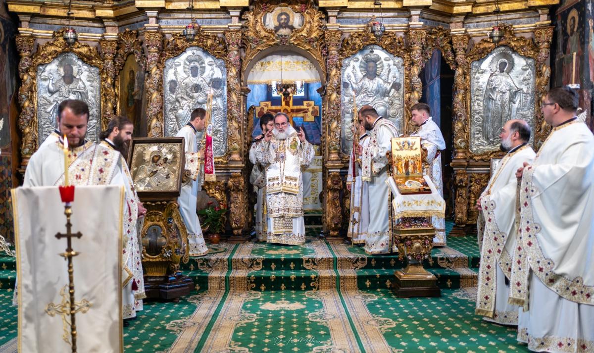 Liturghii arhiereşti în Catedrala Arhiepiscopală din Roman