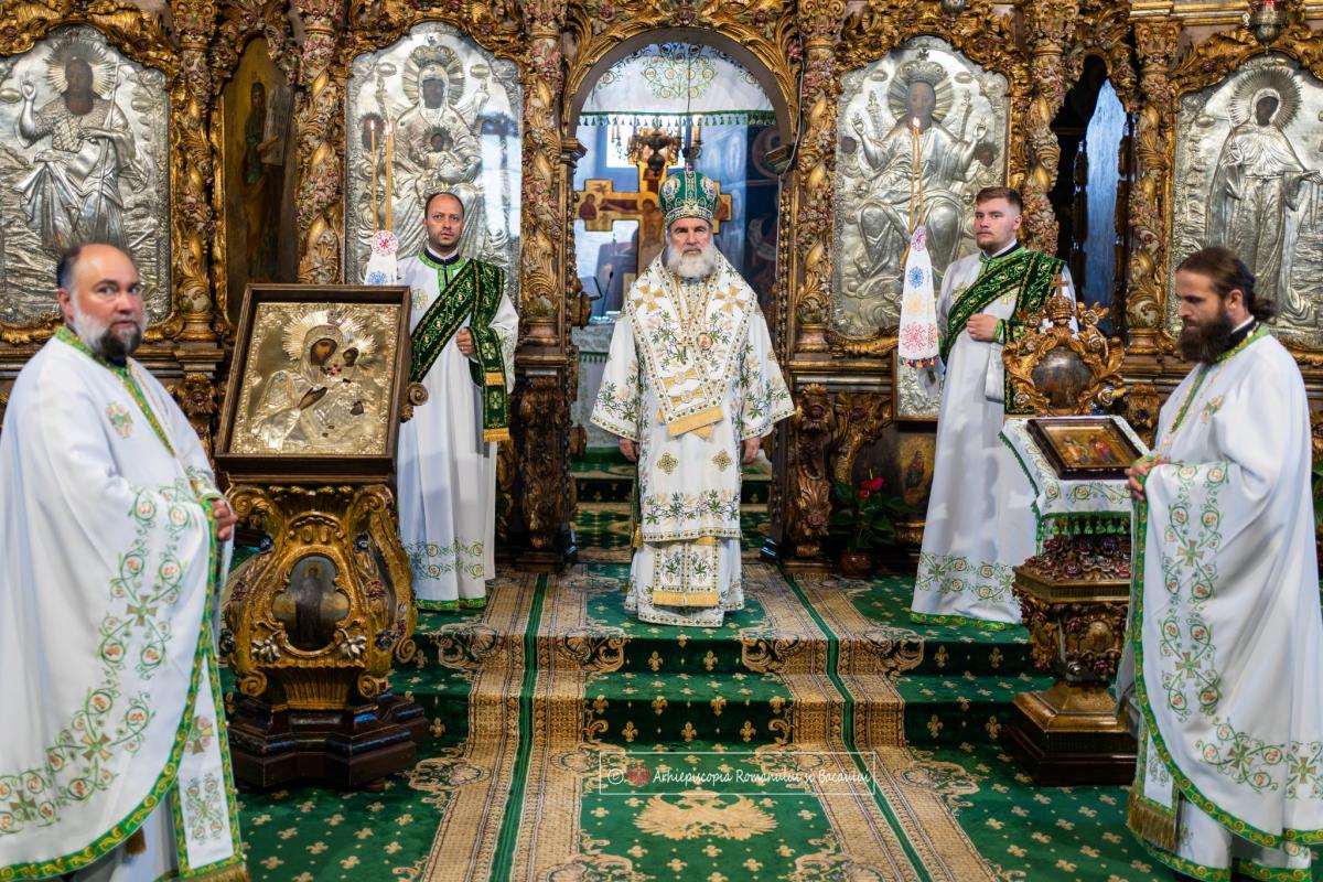 Sărbătoarea Sfinților Apostoli Petru și Pavel la catedrala din Roman