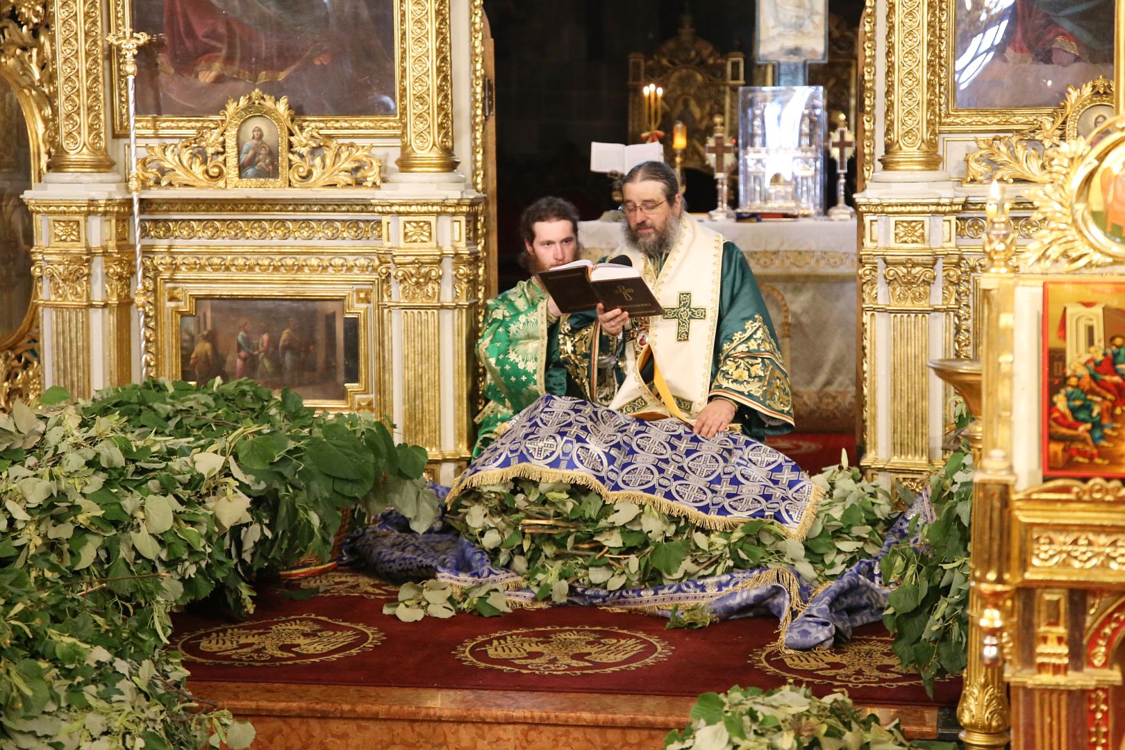 (Video) Sărbătoarea Pogorârii Duhului Sfânt la Catedrala Mitropolitană din Iași