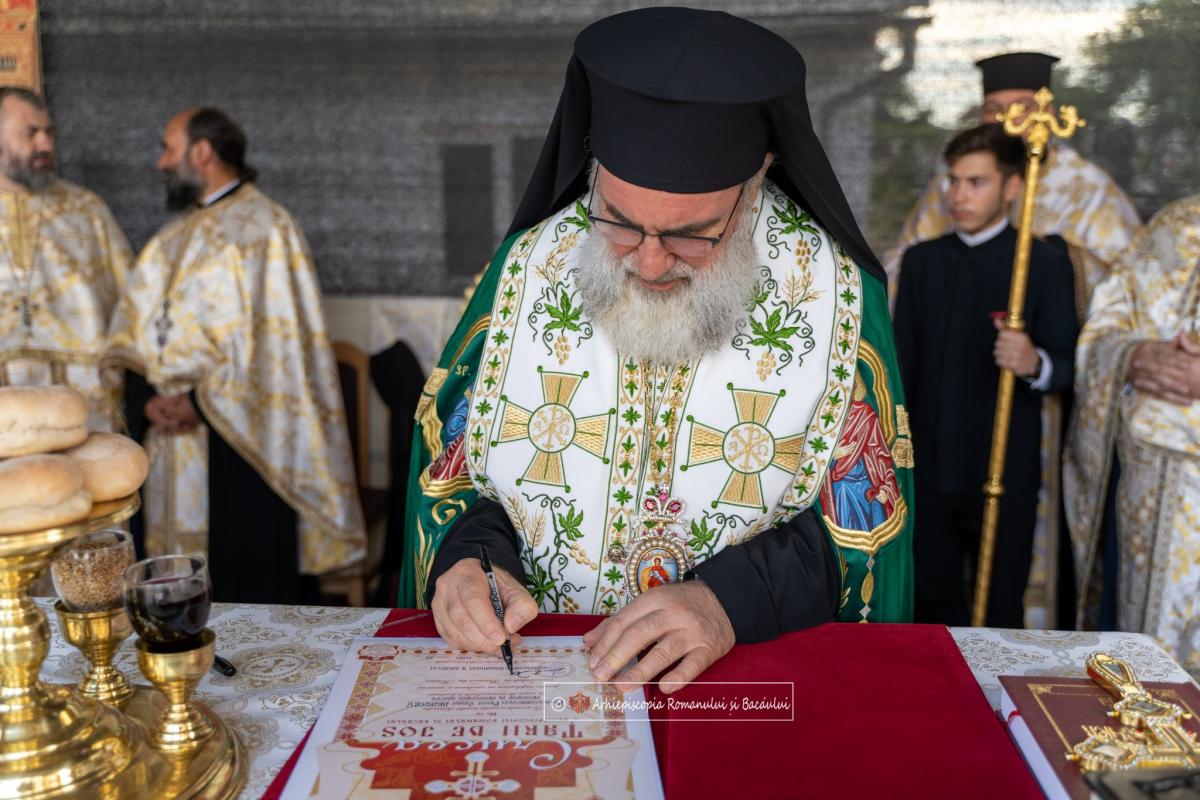 Slujbe arhiereşti în Eparhia Romanului şi Bacăului