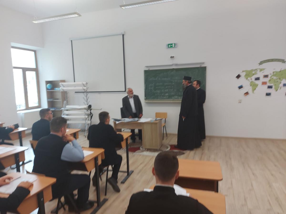 Examen de certificare profesională la Liceul Teologic „Episcop Melchisedec” din Roman