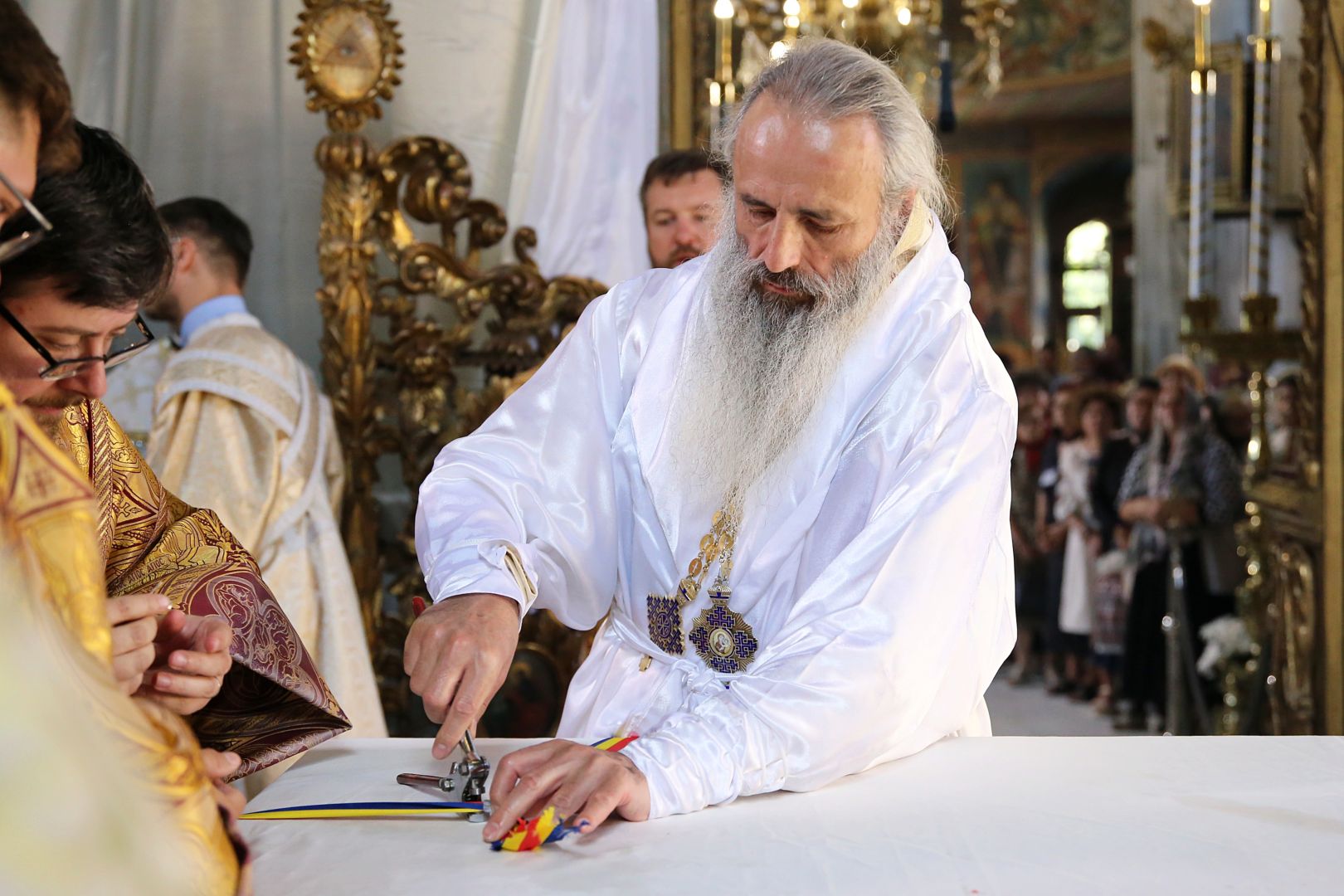 foto: Flavius Popa Moment istoric la Iași: În Duminica Tuturor Sfinților, Biserica Bărboi a primit din nou haină luminoasă