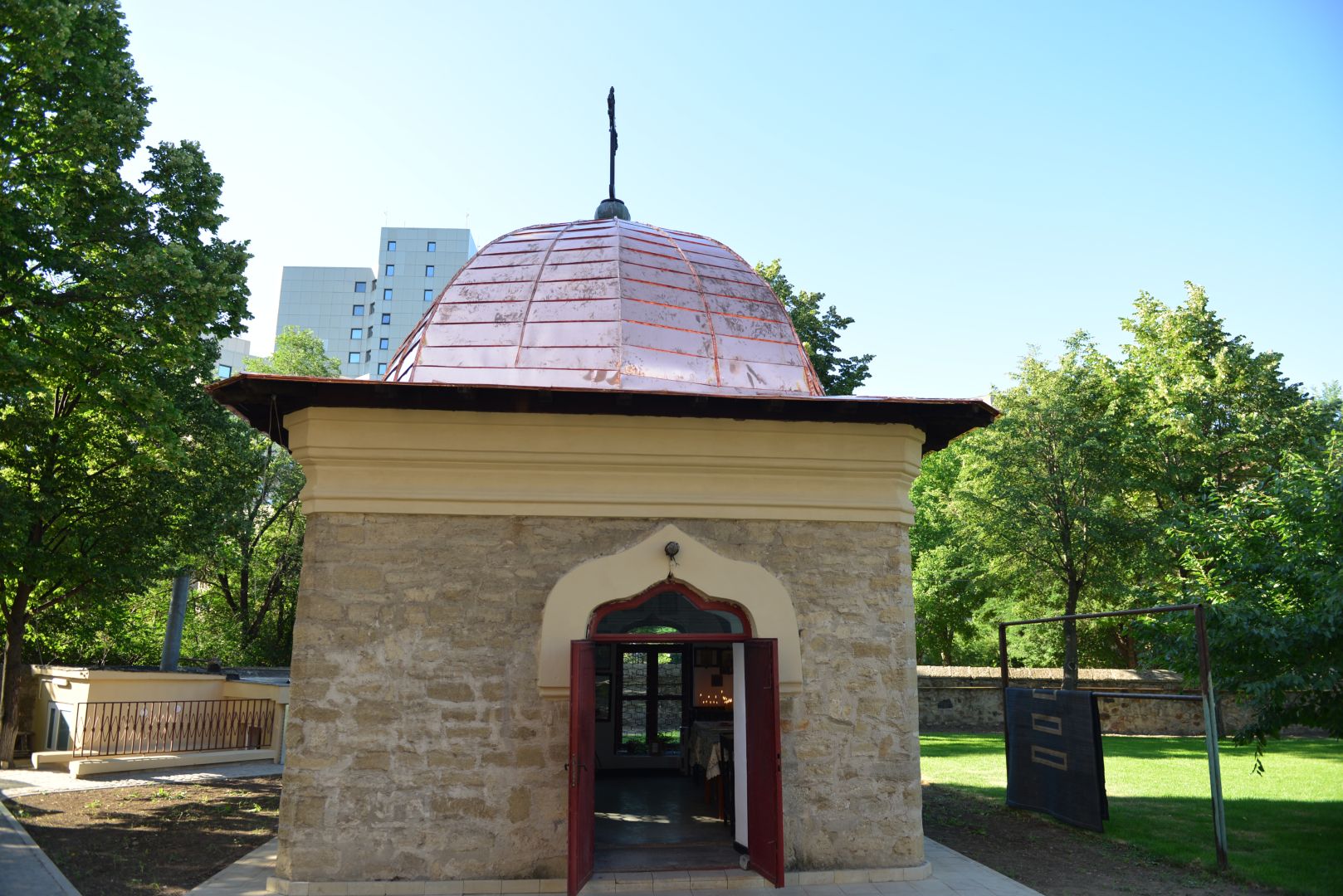 foto: Lucian Ducan Moment istoric la Iași: În Duminica Tuturor Sfinților, Biserica Bărboi a primit din nou haină luminoasă