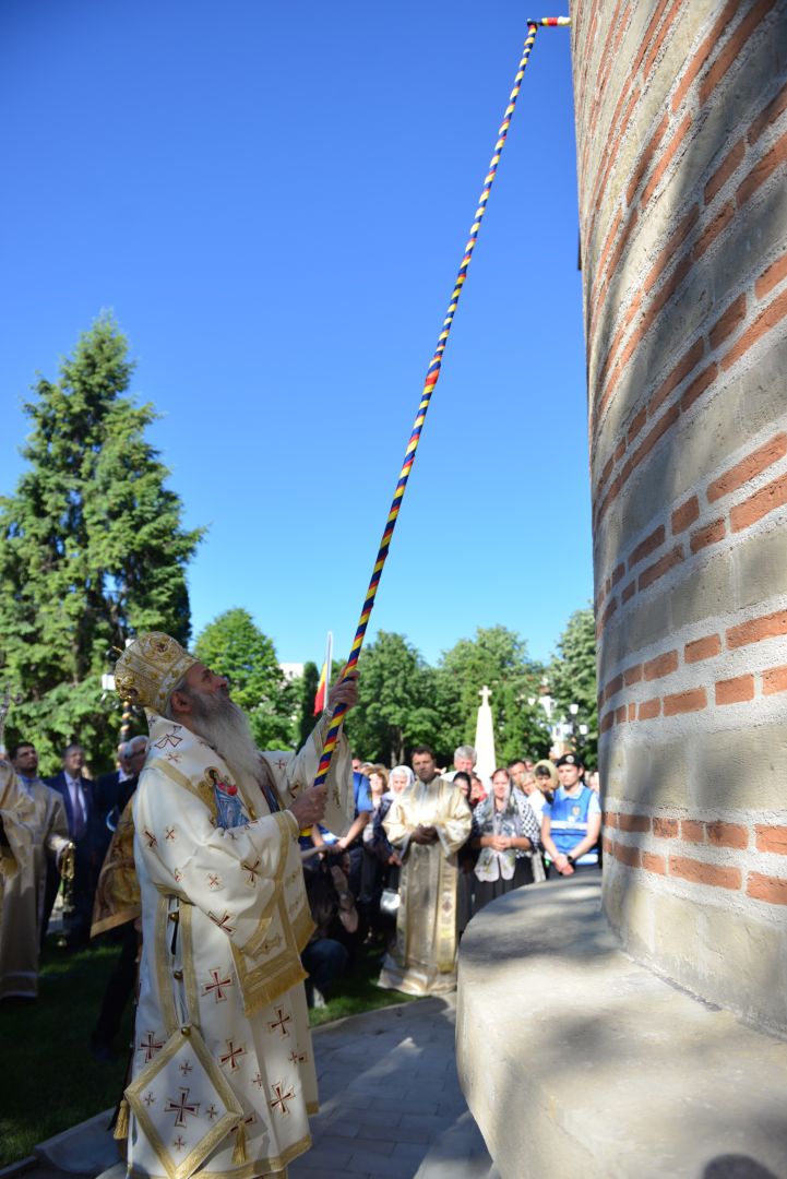 foto: Lucian Ducan Moment istoric la Iași: În Duminica Tuturor Sfinților, Biserica Bărboi a primit din nou haină luminoasă
