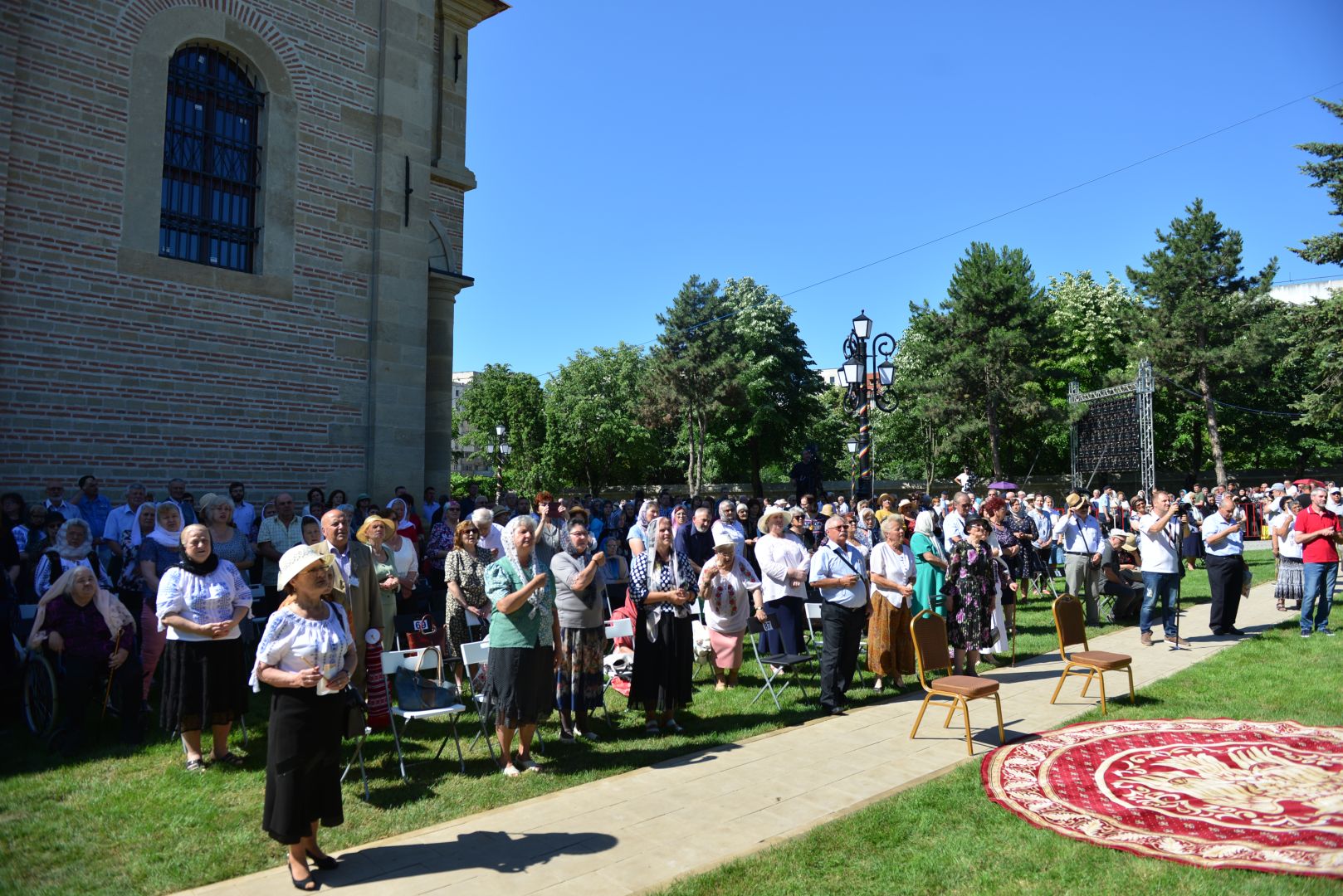 foto: Lucian Ducan Moment istoric la Iași: În Duminica Tuturor Sfinților, Biserica Bărboi a primit din nou haină luminoasă