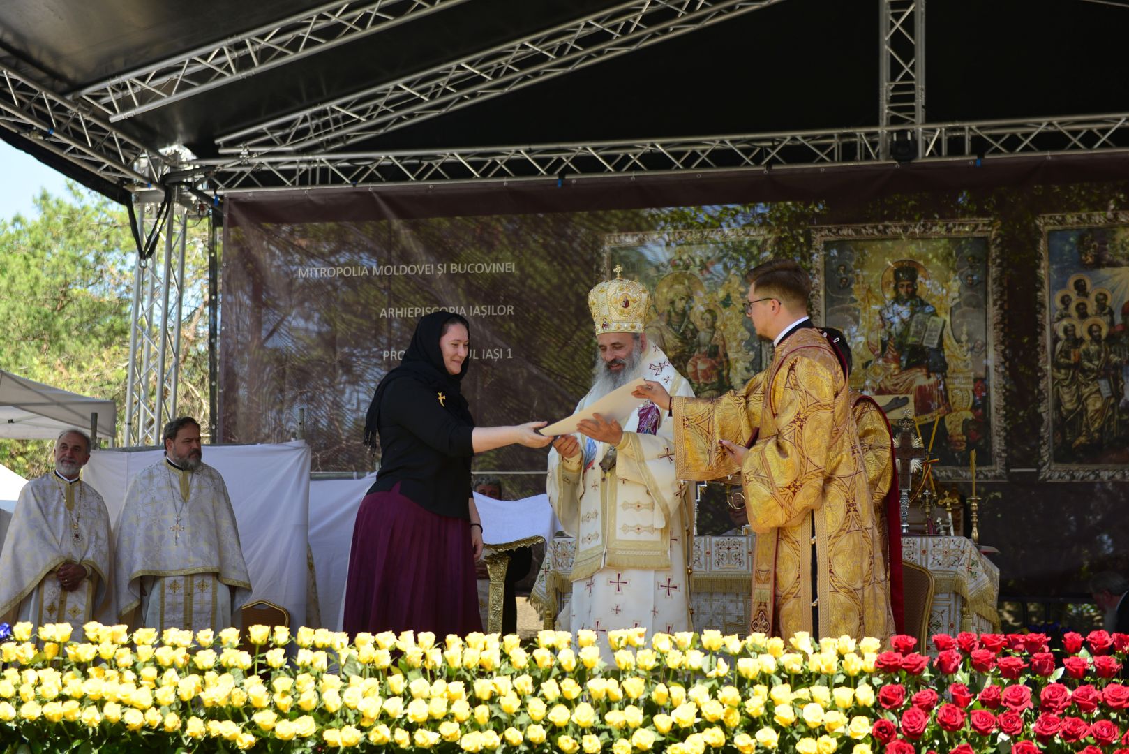 foto: Lucian Ducan Moment istoric la Iași: În Duminica Tuturor Sfinților, Biserica Bărboi a primit din nou haină luminoasă