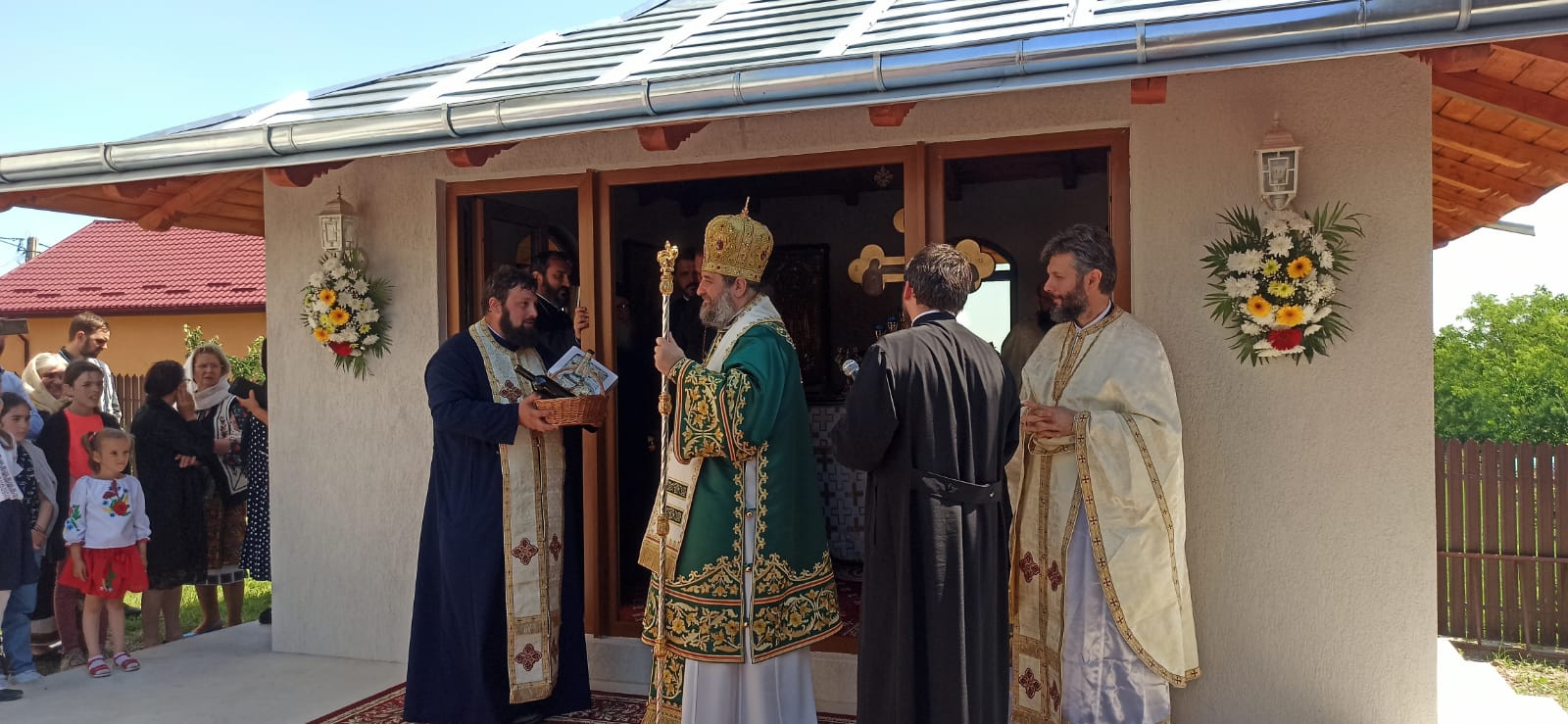 Sfințire de ansamblu parohial la Biserica „Sfânta Treime” Stornești