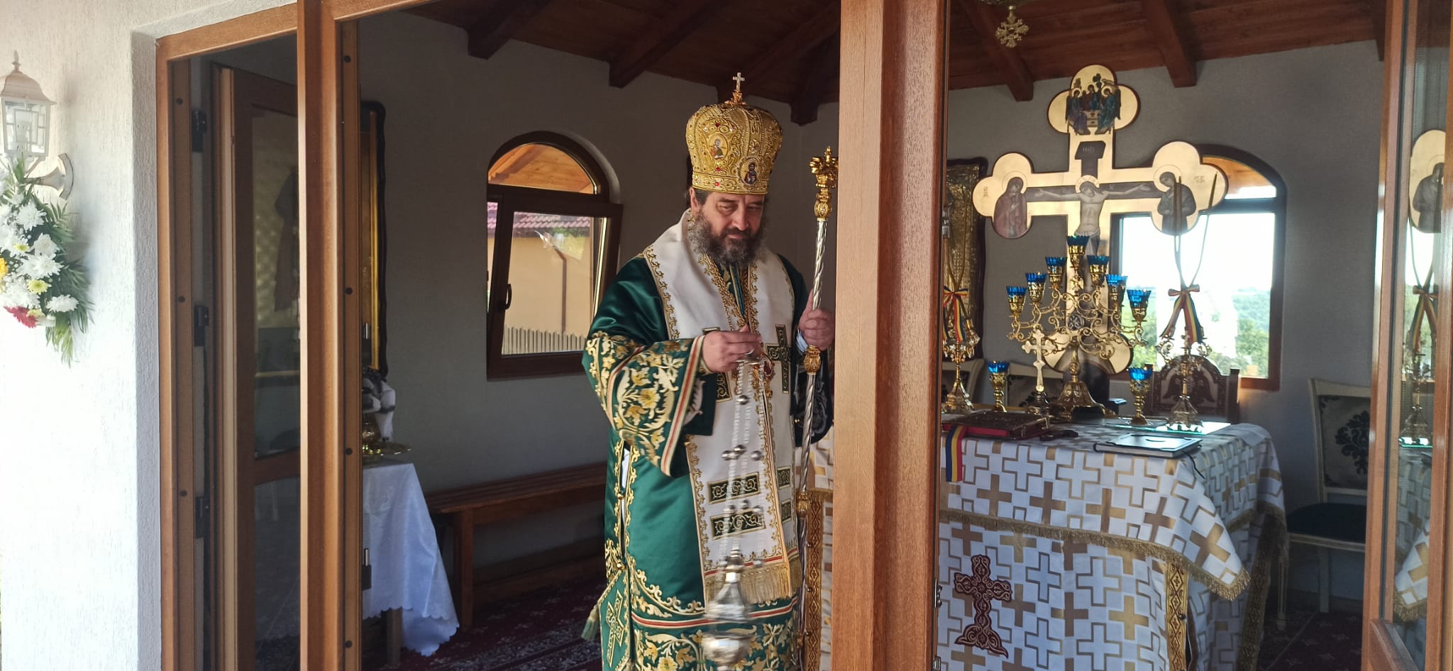 Sfințire de ansamblu parohial la Biserica „Sfânta Treime” Stornești