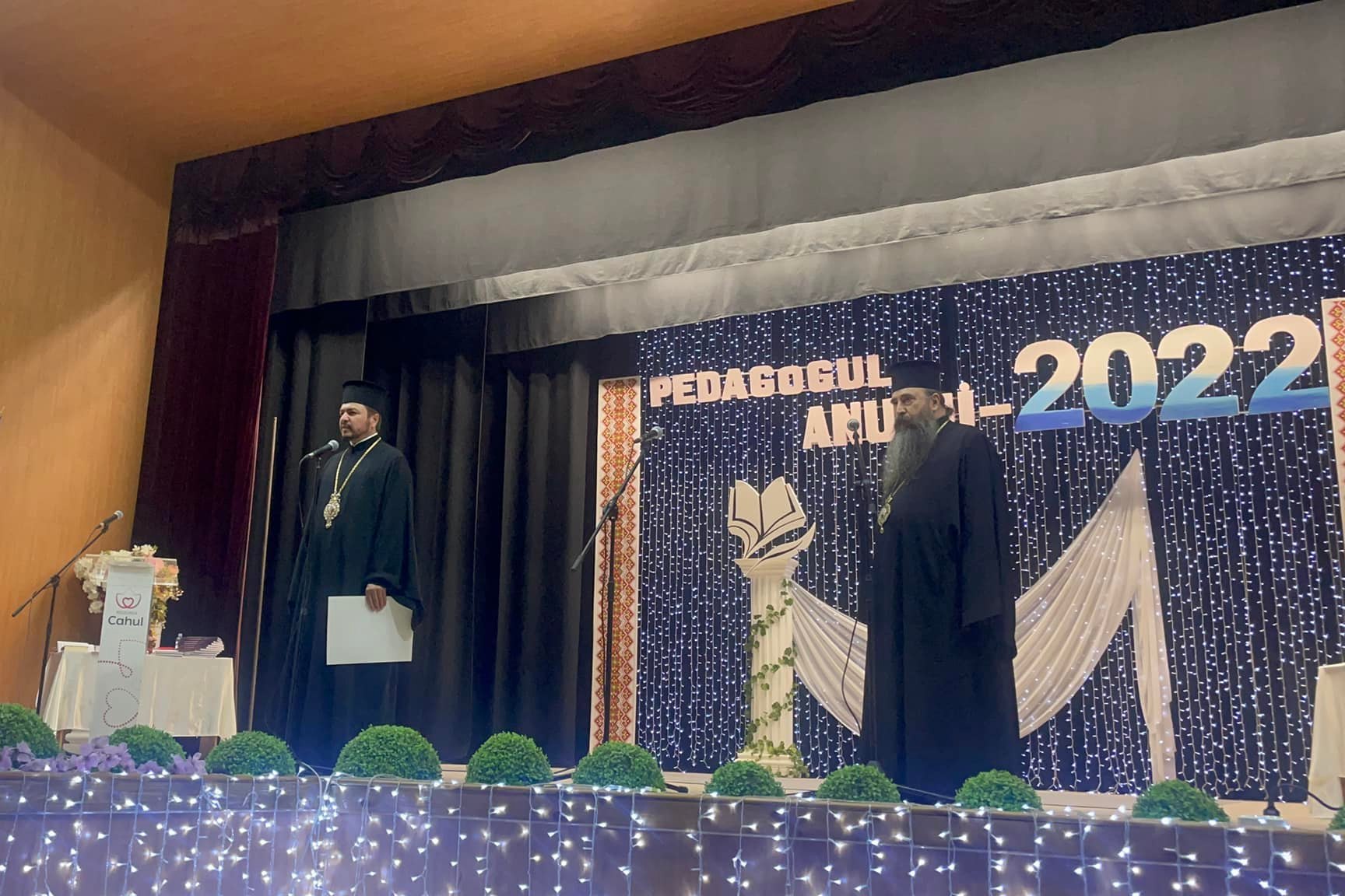 Doi ierarhi la Gala Laureaților „Pedagogul anului 2022” din Cahul