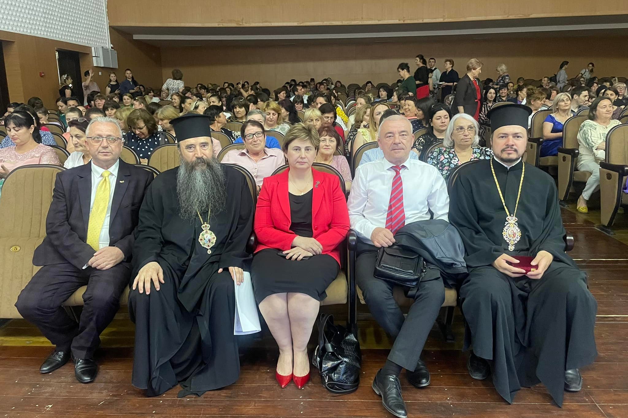 Doi ierarhi la Gala Laureaților „Pedagogul anului 2022” din Cahul