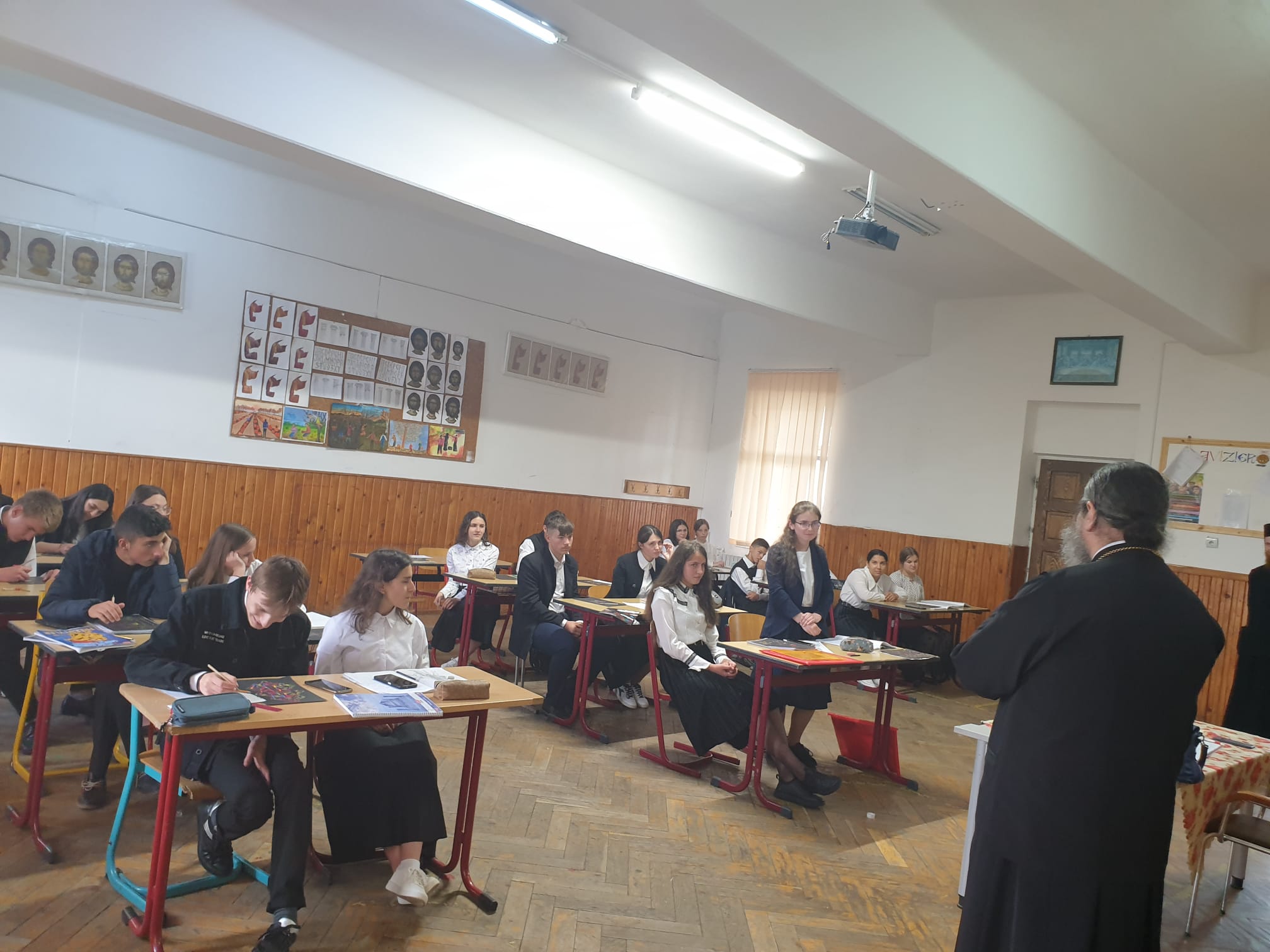 Preasfințitul Părinte Nichifor Botoșăneanul, la Seminarul Teologic „Veniamin Costachi” de la Mănăstirea Neamț Preasfințitul Părinte Nichifor Botoșăneanul, la Seminarul Teologic „Veniamin Costachi” de la Mănăstirea Neamț