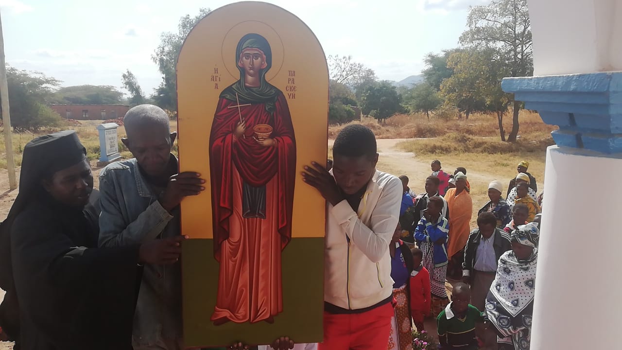 Sfânta Muceniță Paraschevi, sărbătorită astăzi, este protectoarea Parohiei noastre din satul Mangalali