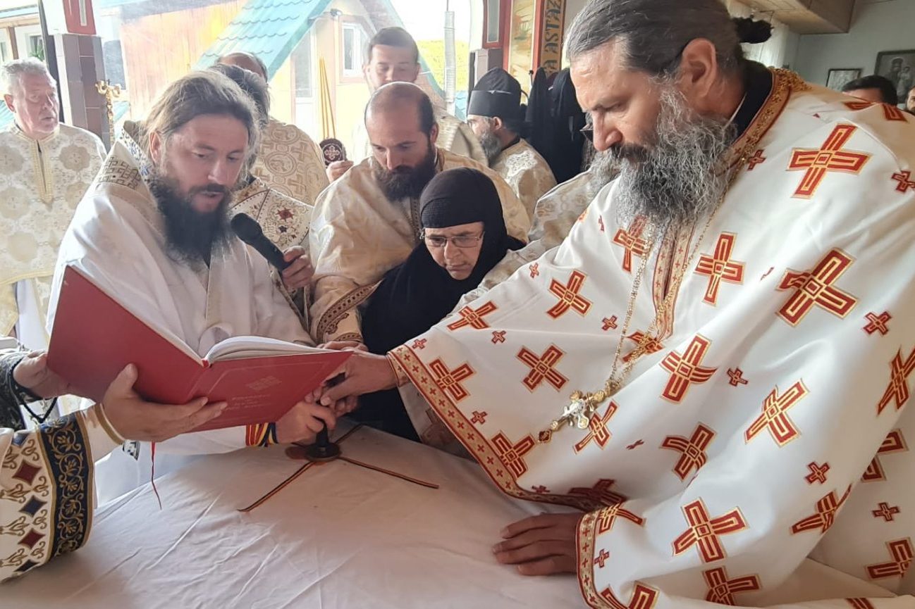 Altarul de vară al Schitului „Sfânta Olga”, sfințit de PS Damaschin Dorneanul