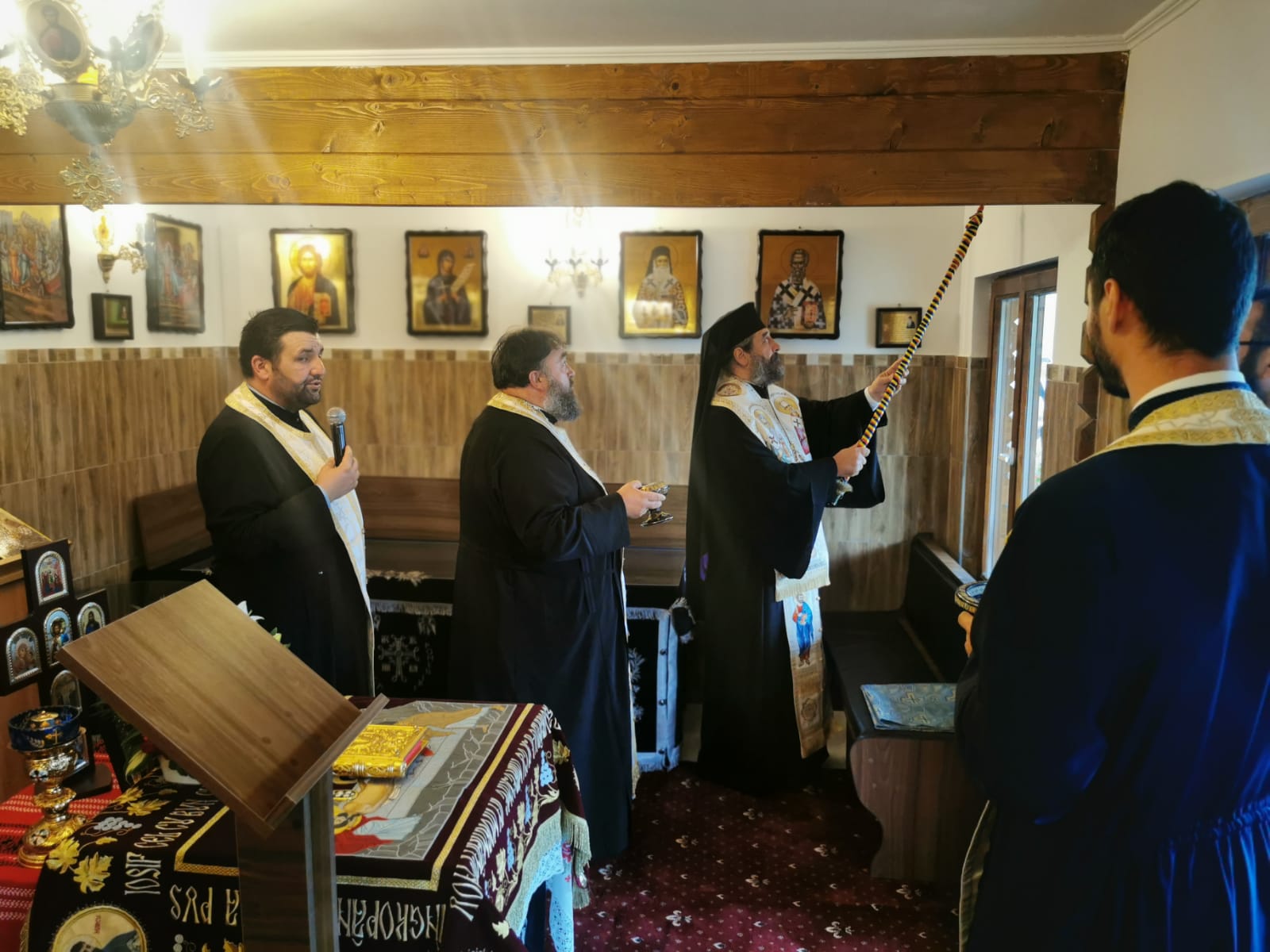 Biserica de la Breazu, în straie de sărbătoare