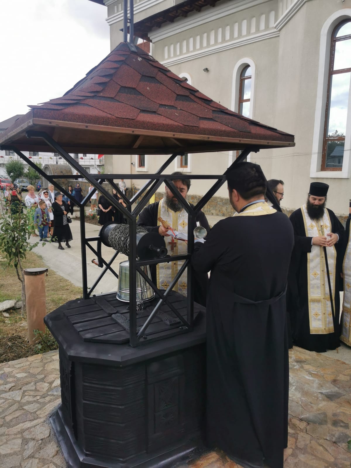 Biserica de la Breazu, în straie de sărbătoare