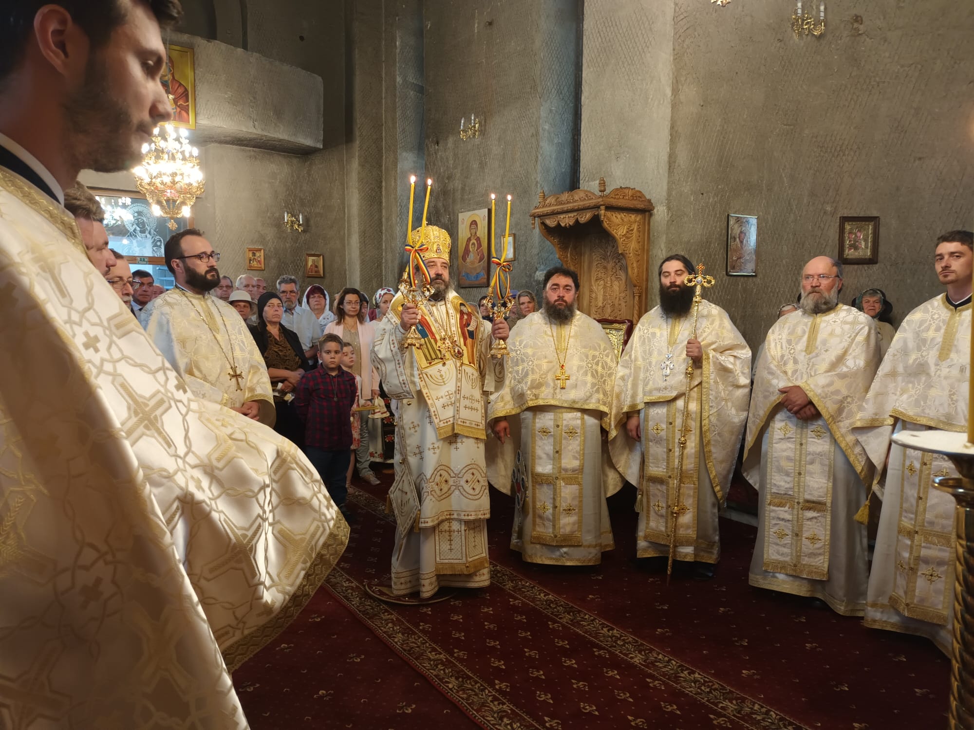 Biserica de la Breazu, în straie de sărbătoare