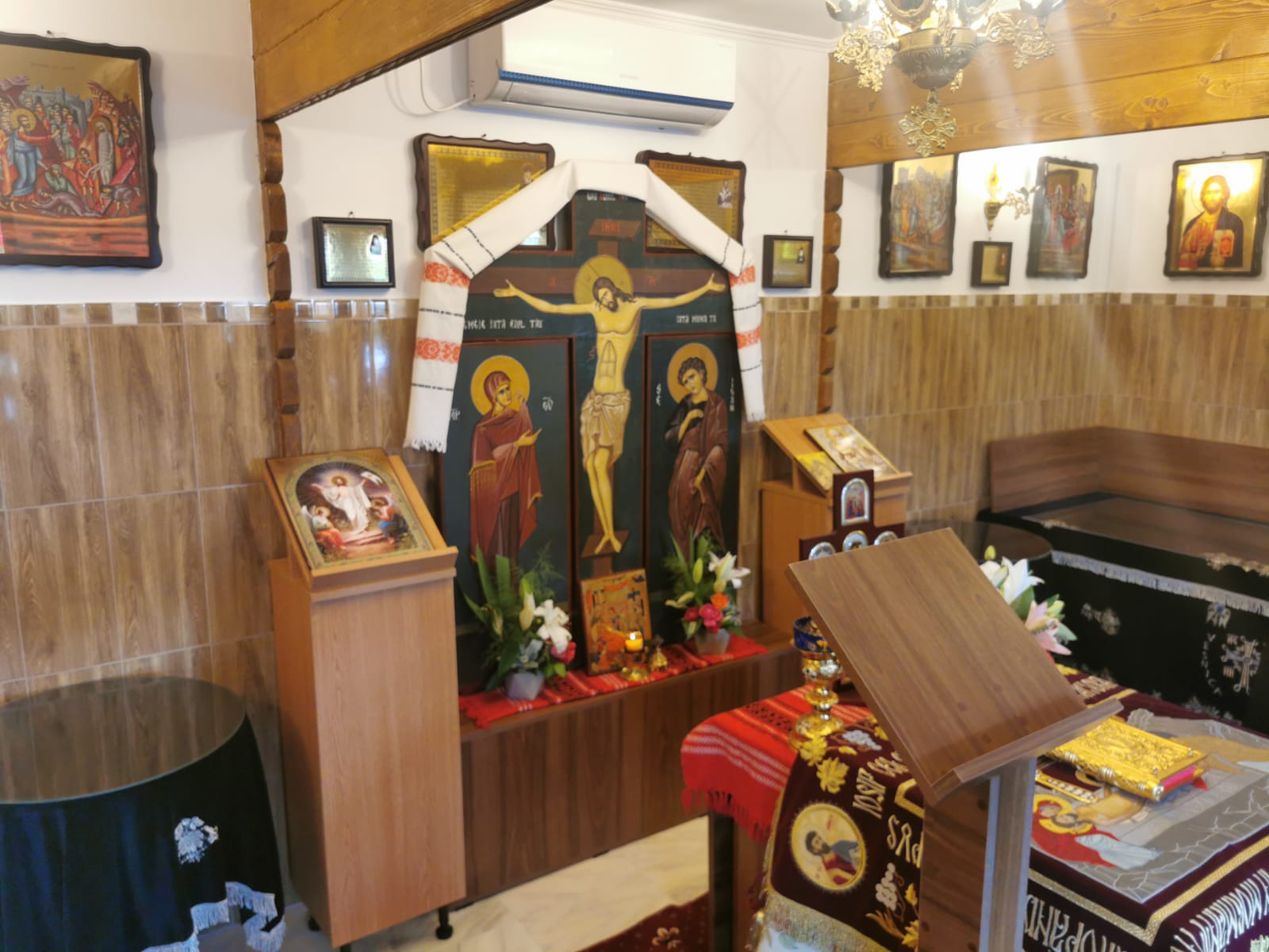 Biserica de la Breazu, în straie de sărbătoare