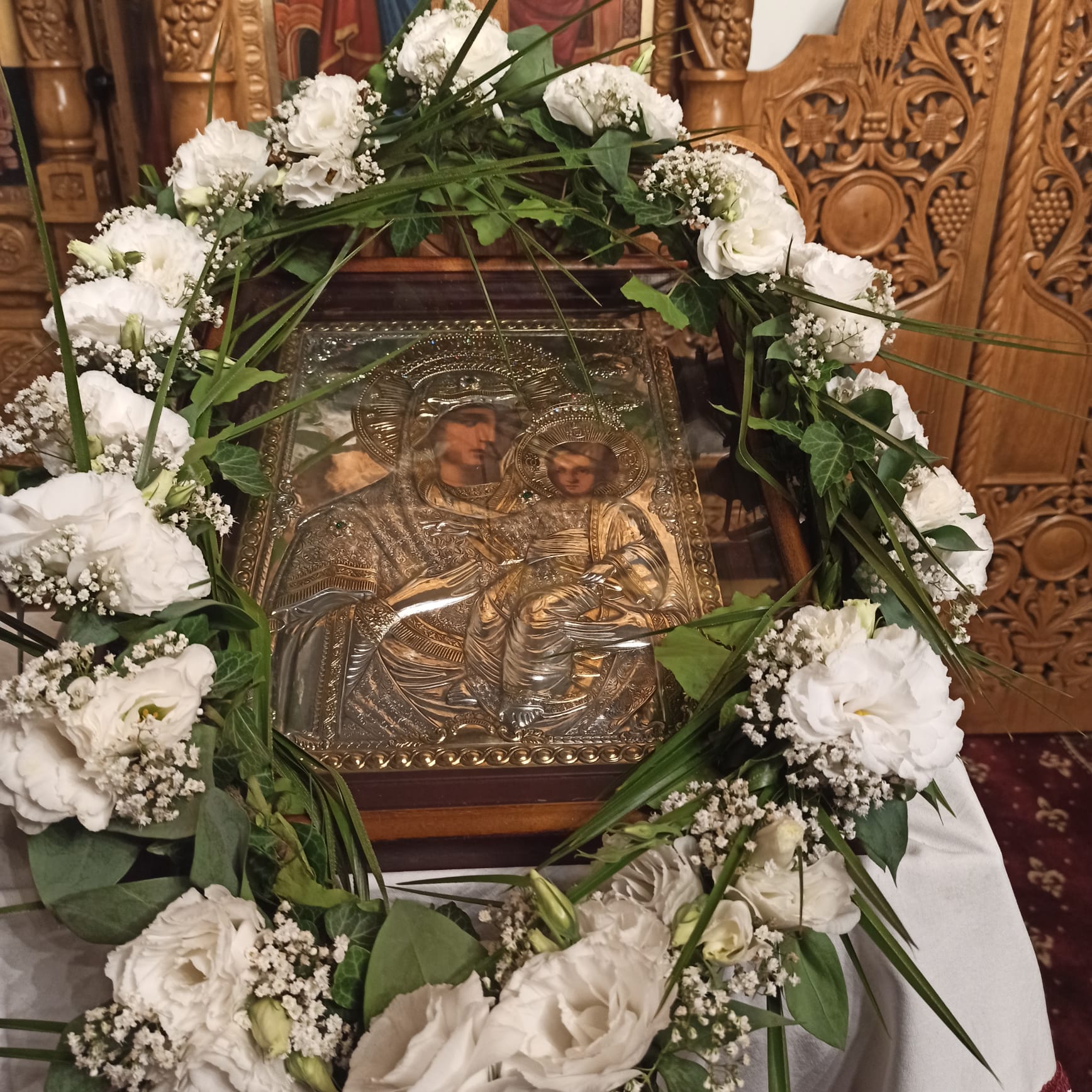 Biserica de la Breazu, în straie de sărbătoare