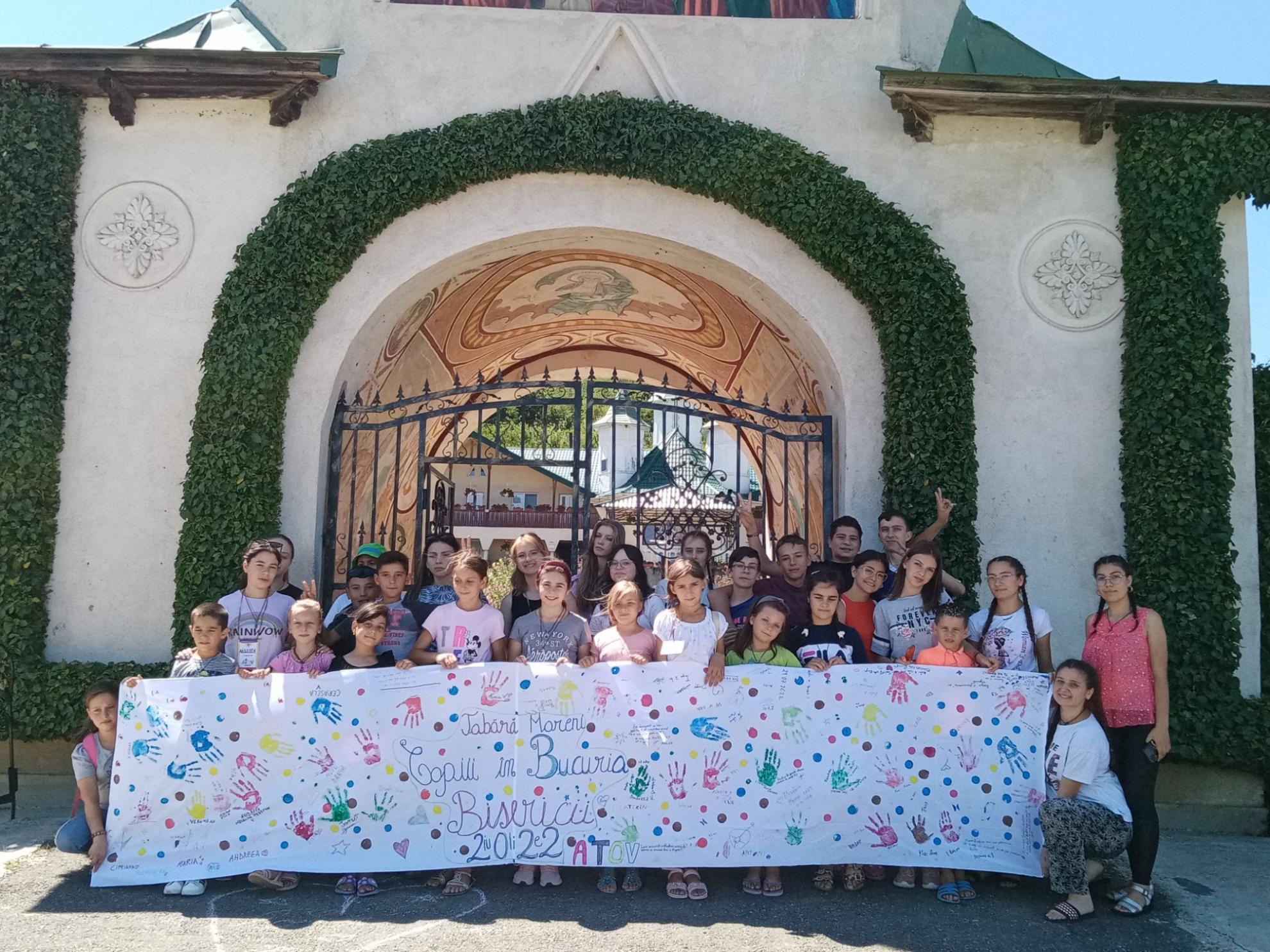 Asociația Tinerilor Ortodocși din Vaslui a organizat o tabără pentru copiii din satele Pîrvești, Dinga și Puntișeni