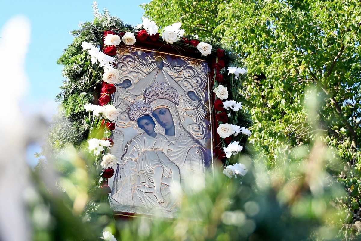 Procesiune pentru ploaie cu icoana făcătoare de minuni a Maicii Domnului de la Mănăstirea Hadâmbu