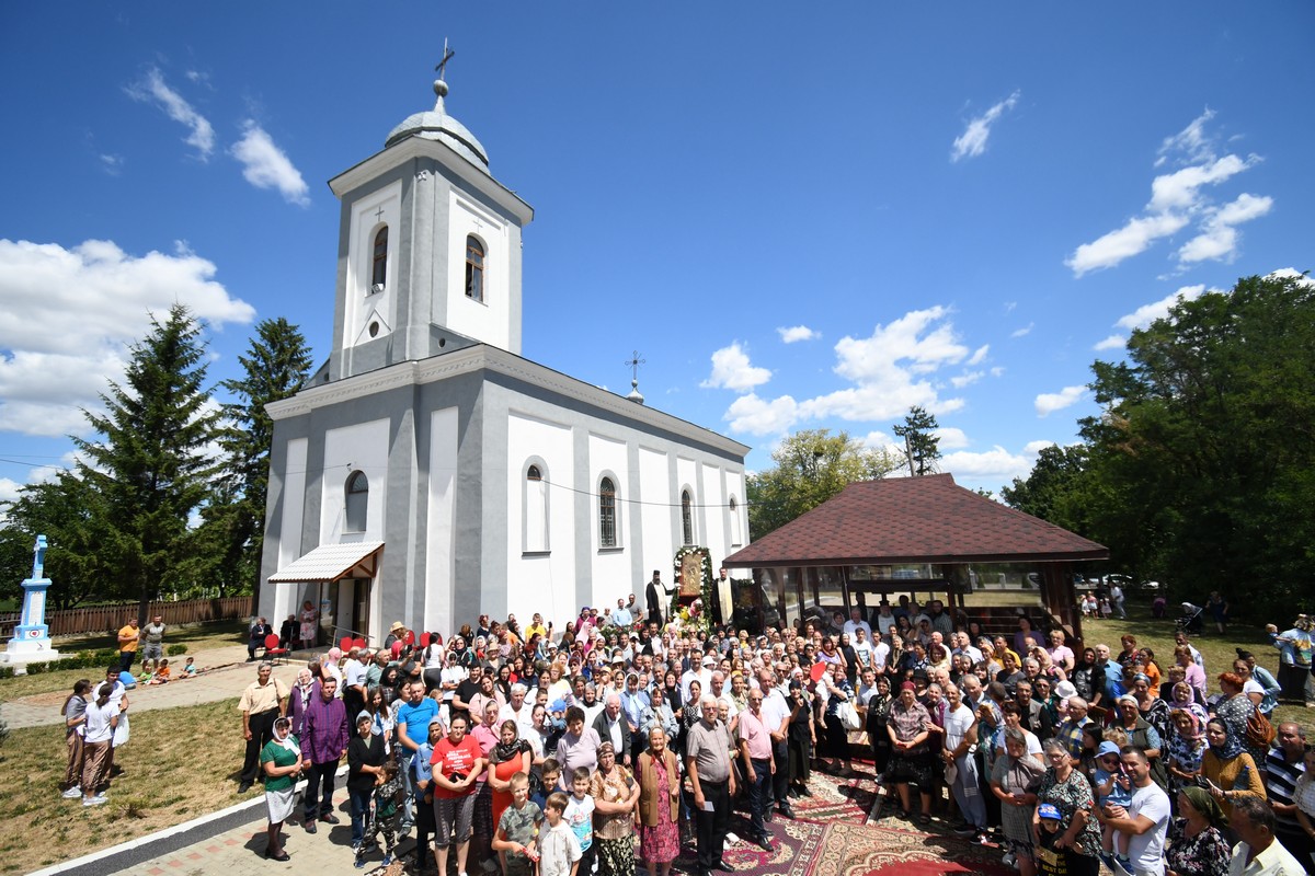 Procesiune pentru ploaie cu icoana făcătoare de minuni a Maicii Domnului de la Mănăstirea Hadâmbu