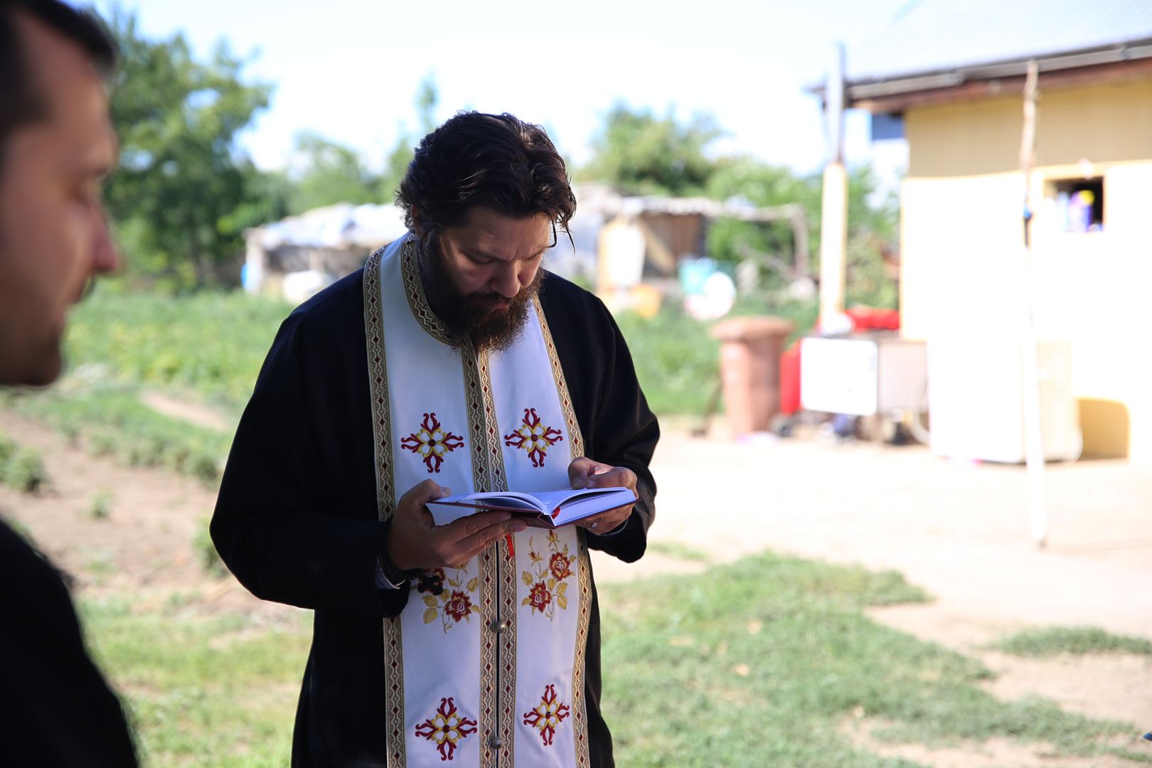 O familie cu 10 copii din Costești are o locuință renovată și primitoare, cu ajutorul Pro Vita Iași