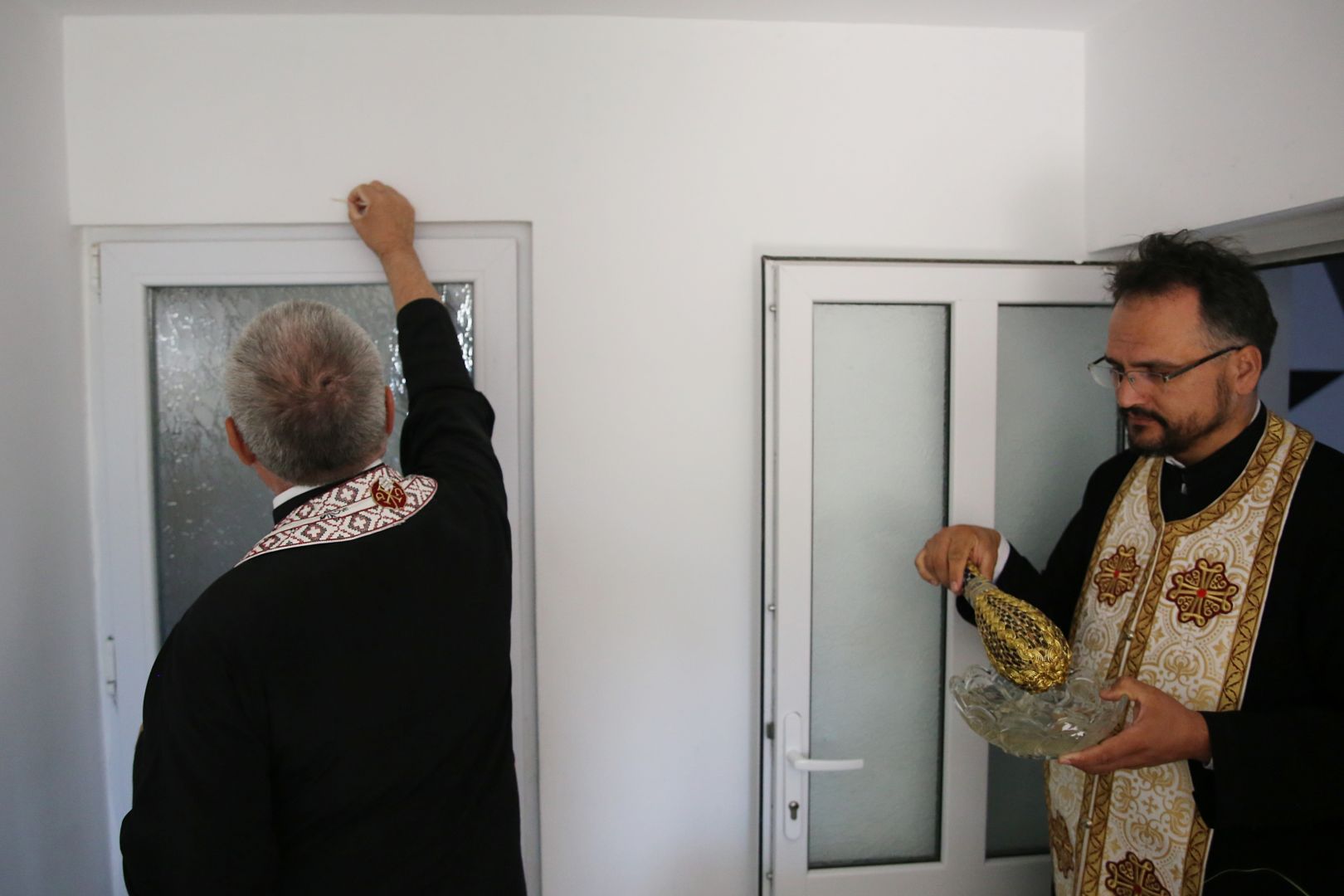 O familie cu 10 copii din Costești are o locuință renovată și primitoare, cu ajutorul Pro Vita Iași