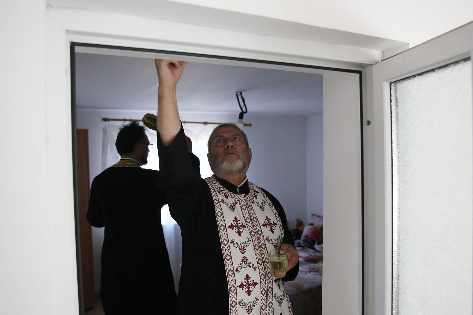 O familie cu 10 copii din Costești are o locuință renovată și primitoare, cu ajutorul Pro Vita Iași