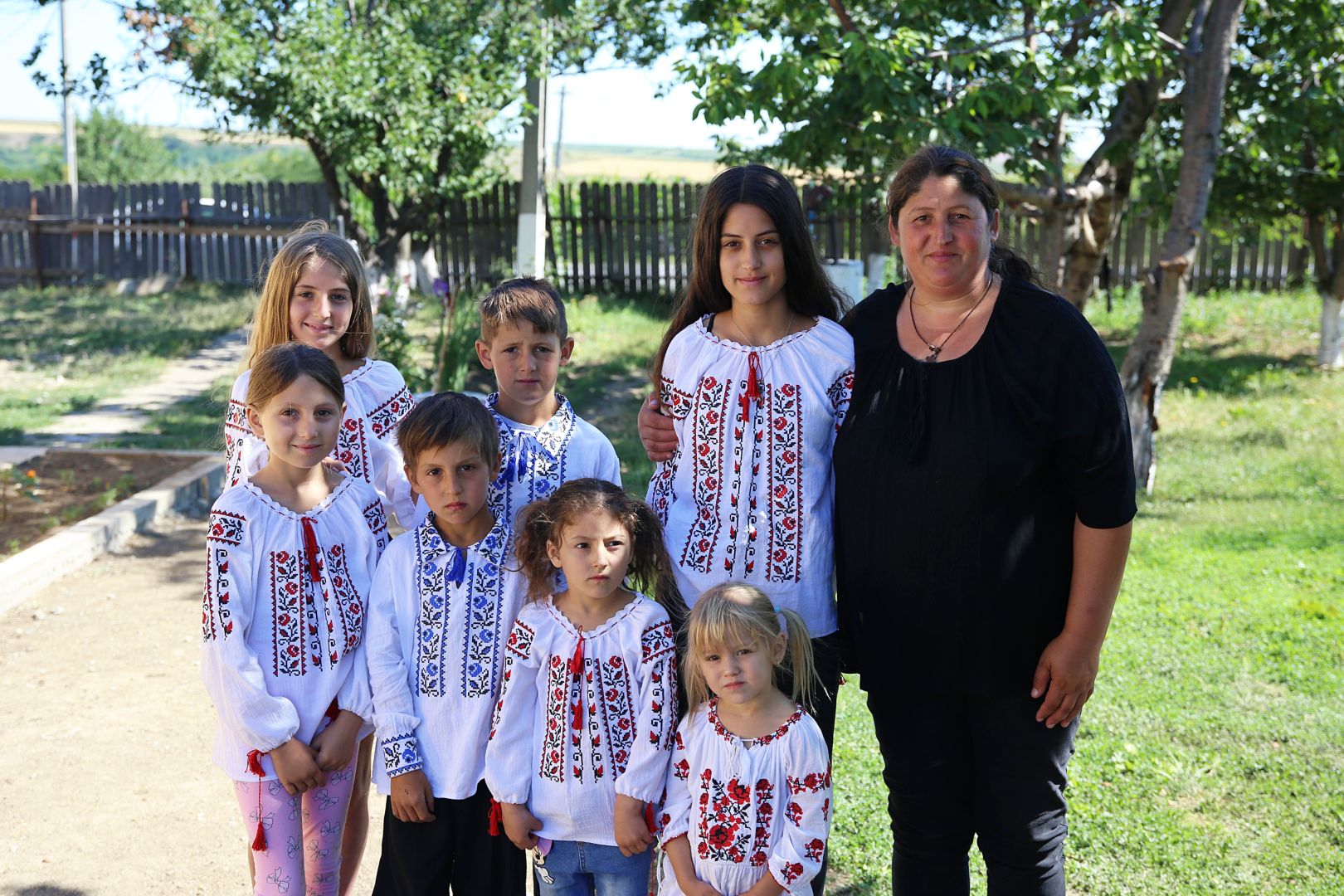 O familie cu 10 copii din Costești are o locuință renovată și primitoare, cu ajutorul Pro Vita Iași