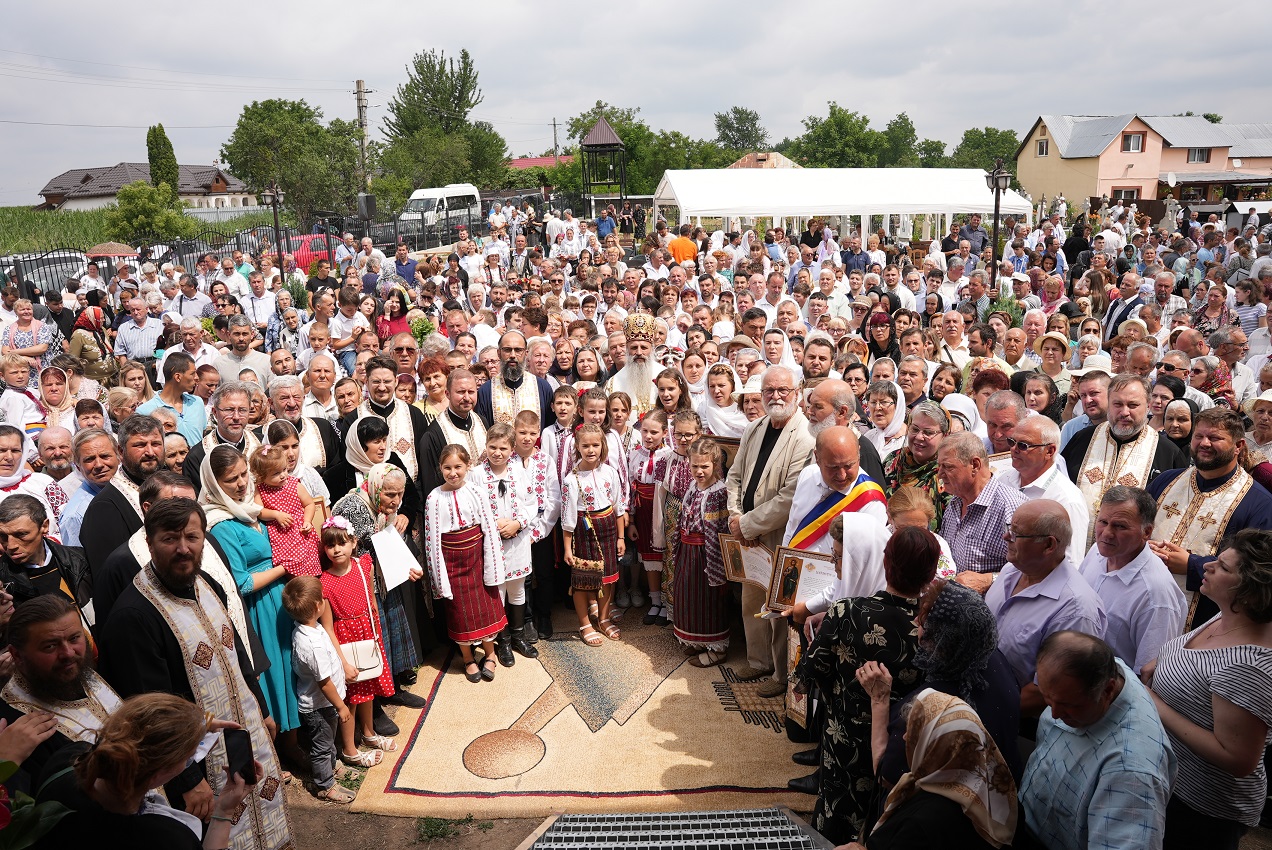(Video) Sfințirea bisericii Parohiei Bălușești din județul Neamț