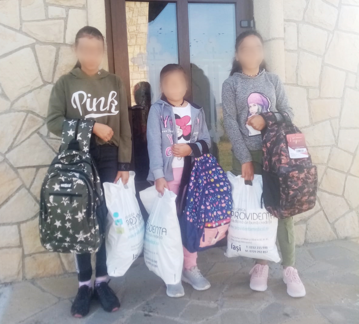 Campanie umanitară la Fundația „Providența”: Început de an școlar cu hăinuțe și ghiozdan