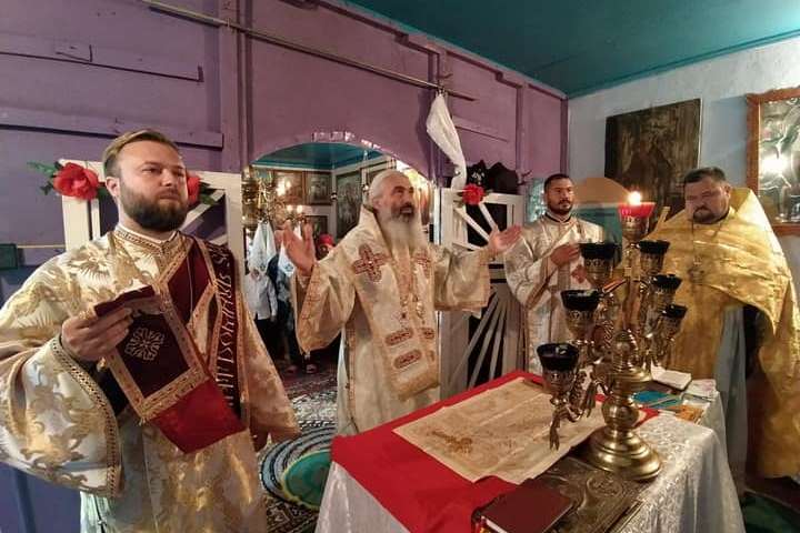 Liturghie arhierească în Parohia Lucăceni - Făleşti