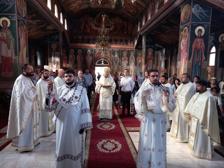 Prezenţă arhierească la hramul Parohiei „Sfântul Voievod Ştefan cel Mare” din Iaşi