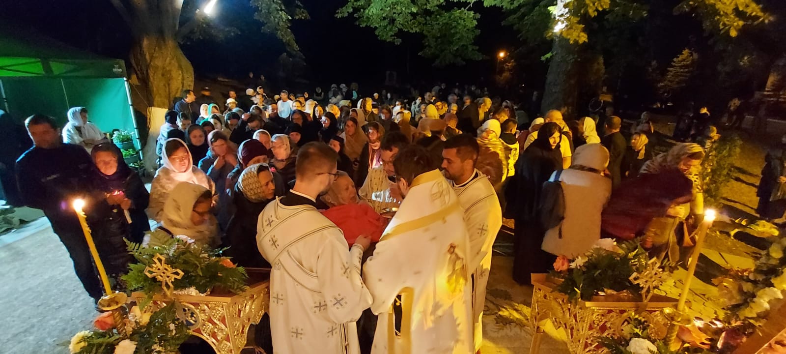 Priveghere de toată noaptea la Mănăstirea Bucium din Iași, în fața icoanei Maicii Domnului Prodromița