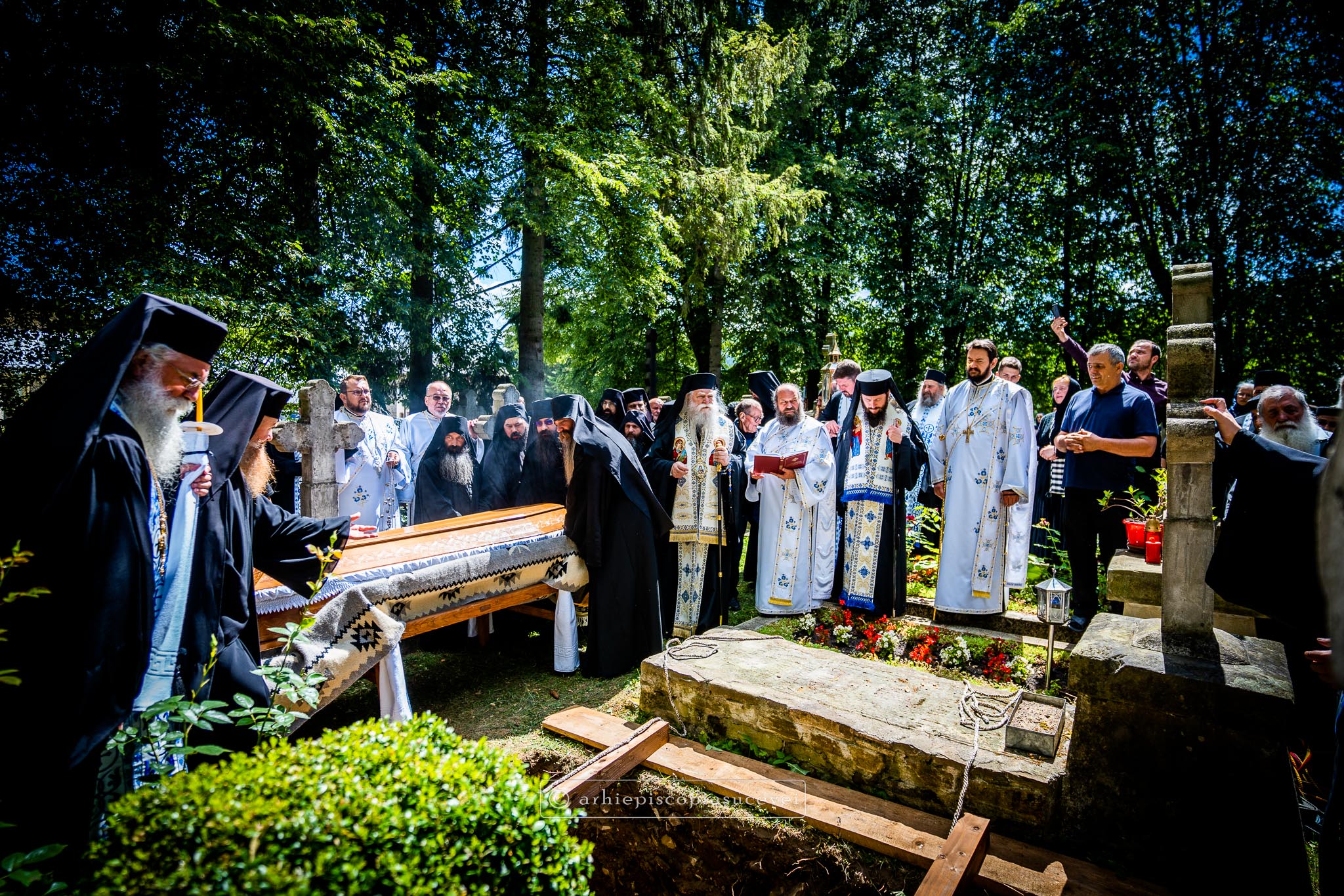 Arhimandritul Grigorie Halciuc a fost înmormântat la Mănăstirea Putna