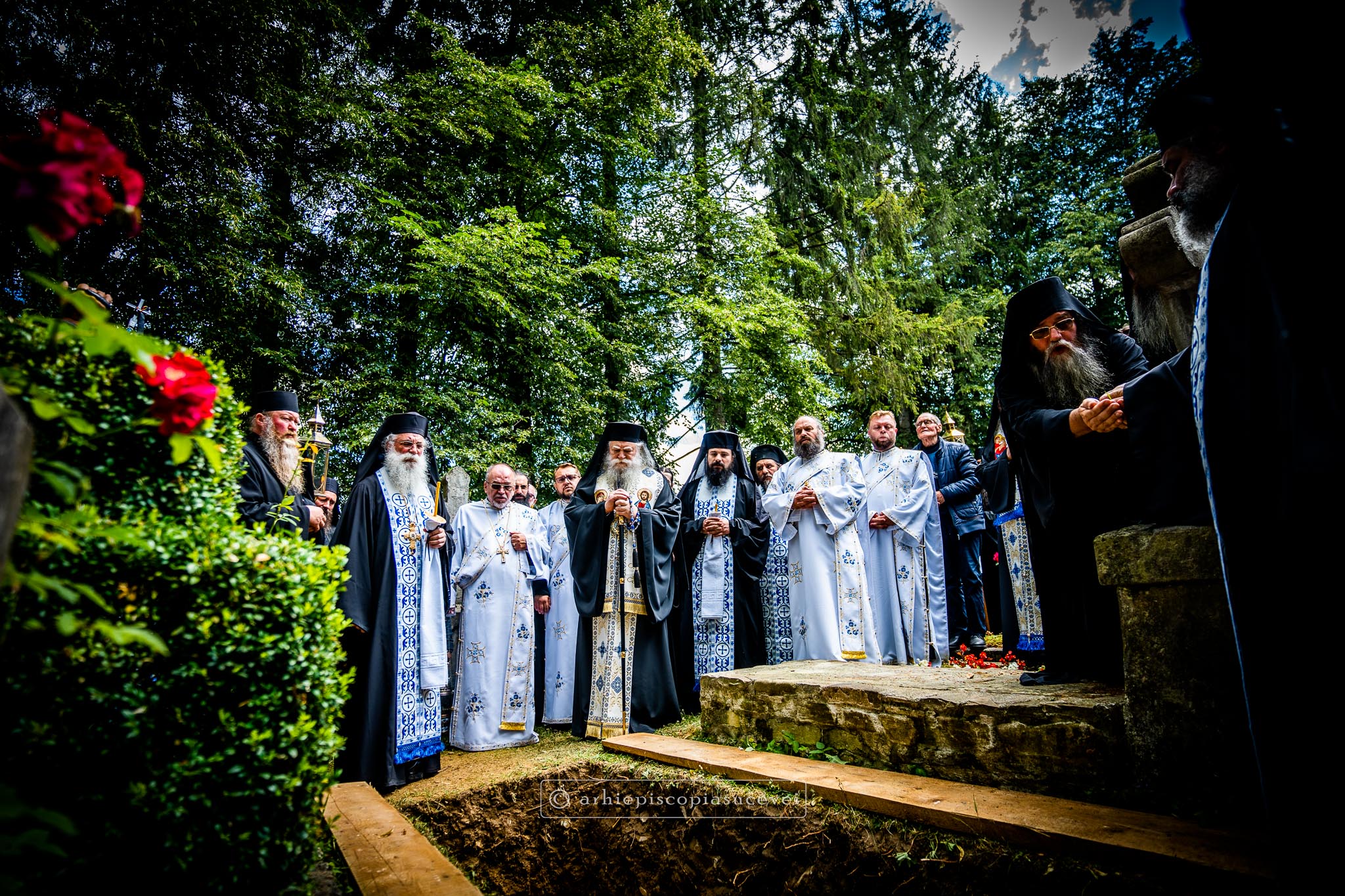 Arhimandritul Grigorie Halciuc a fost înmormântat la Mănăstirea Putna