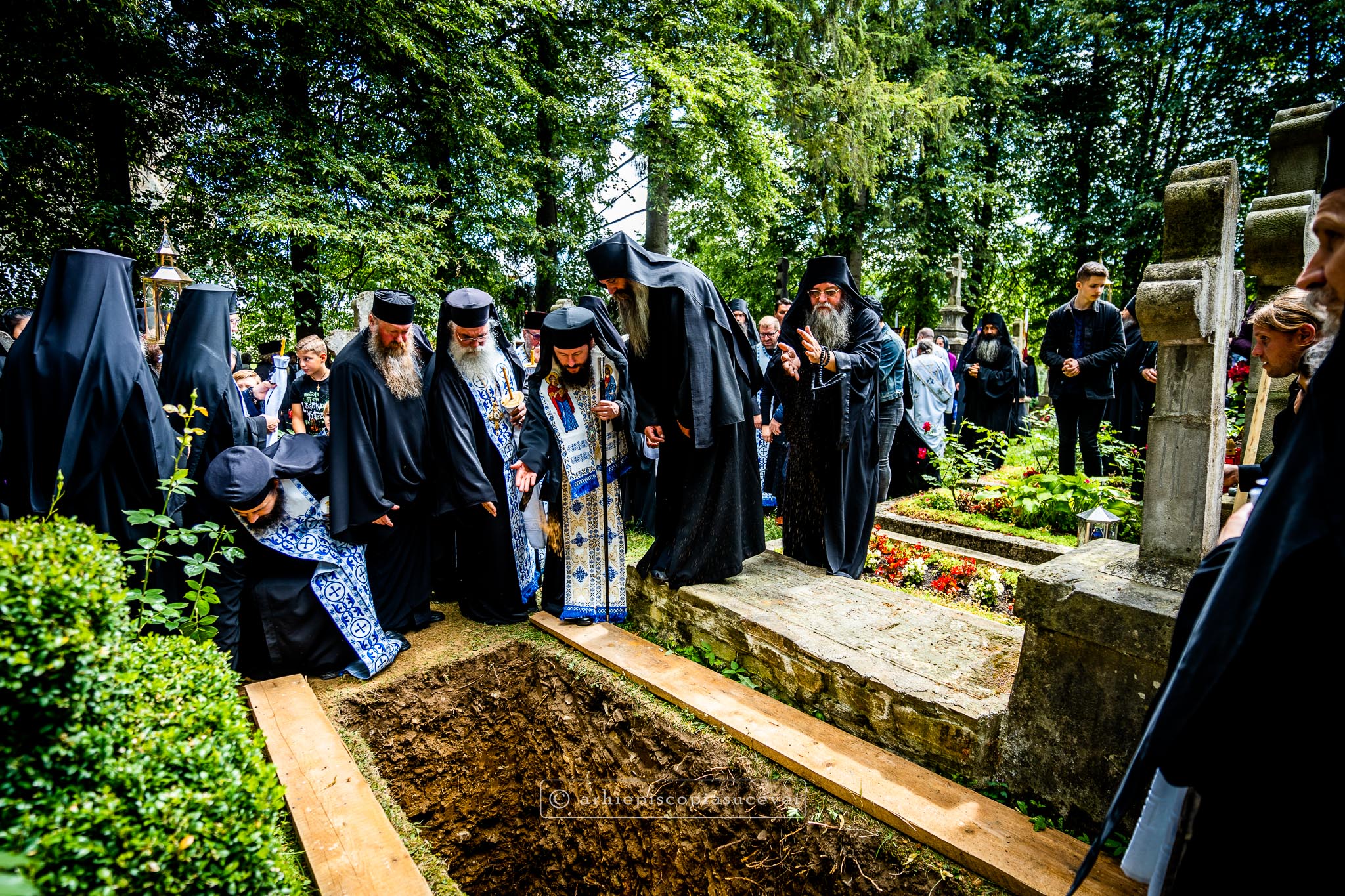 Arhimandritul Grigorie Halciuc a fost înmormântat la Mănăstirea Putna