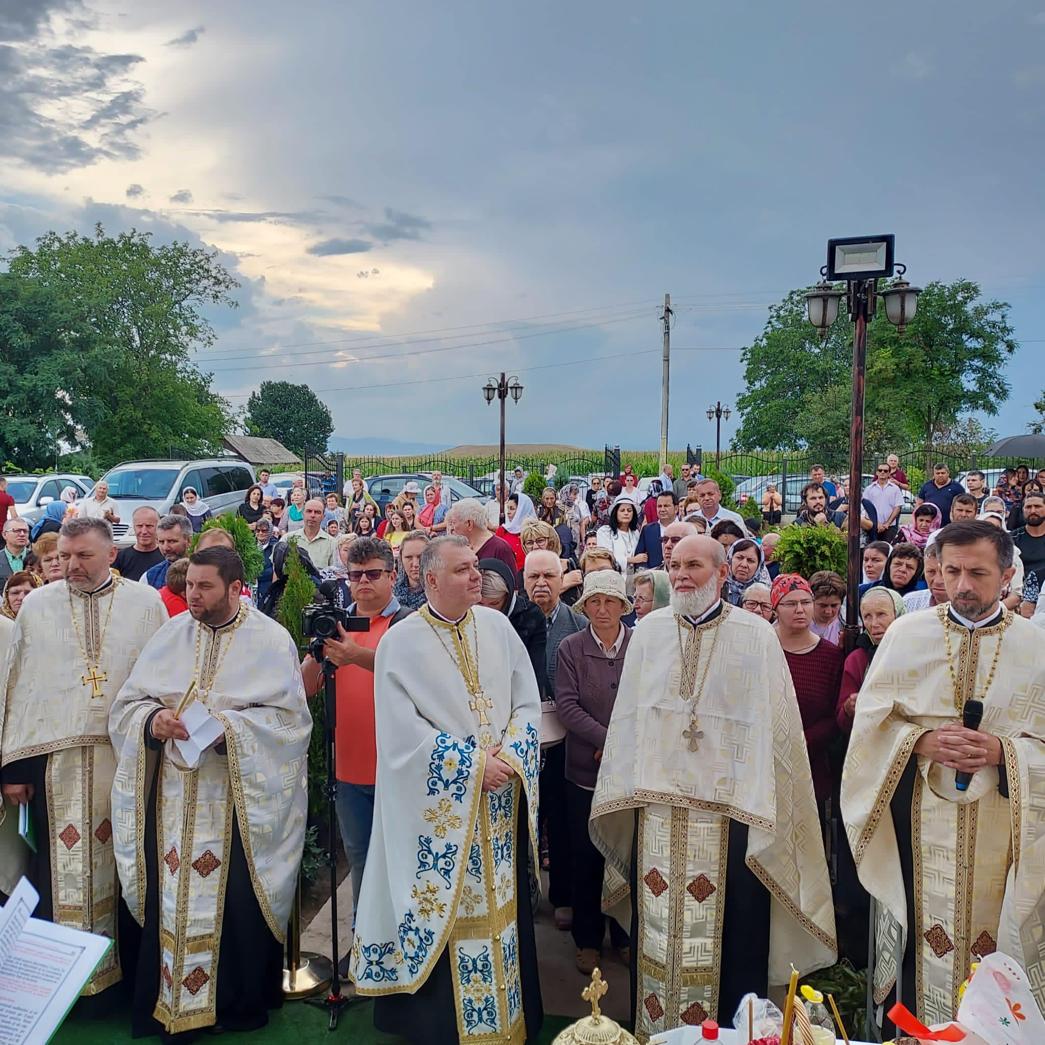 În jur de 5000 de credincioși au poposit zilele acestea, în pelerinaj, la Sfântul Nicolae
