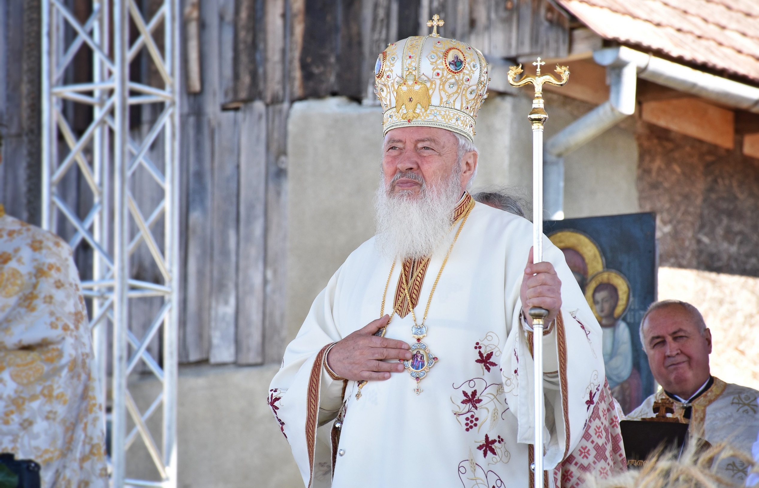 (Video) „Patima iubirii de avere te înstrăinează de Hristos” – IPS Andrei (Video) „Patima iubirii de avere te înstrăinează de Hristos” – IPS Andrei