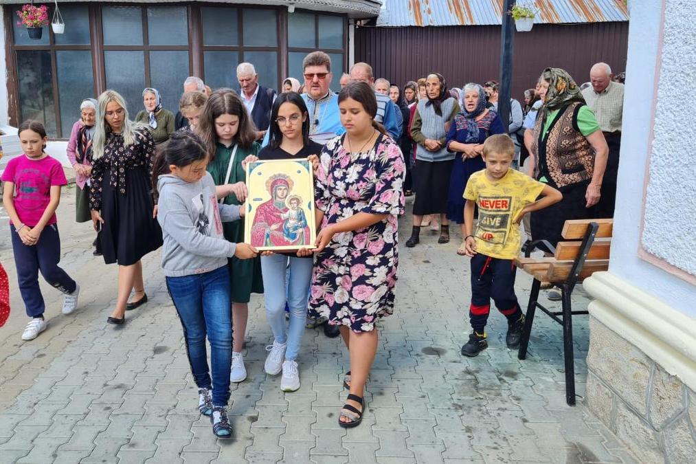 Icoana Maicii Domnului „Prodromița”, cinstită în trei parohii ale Protoieriei Sascut