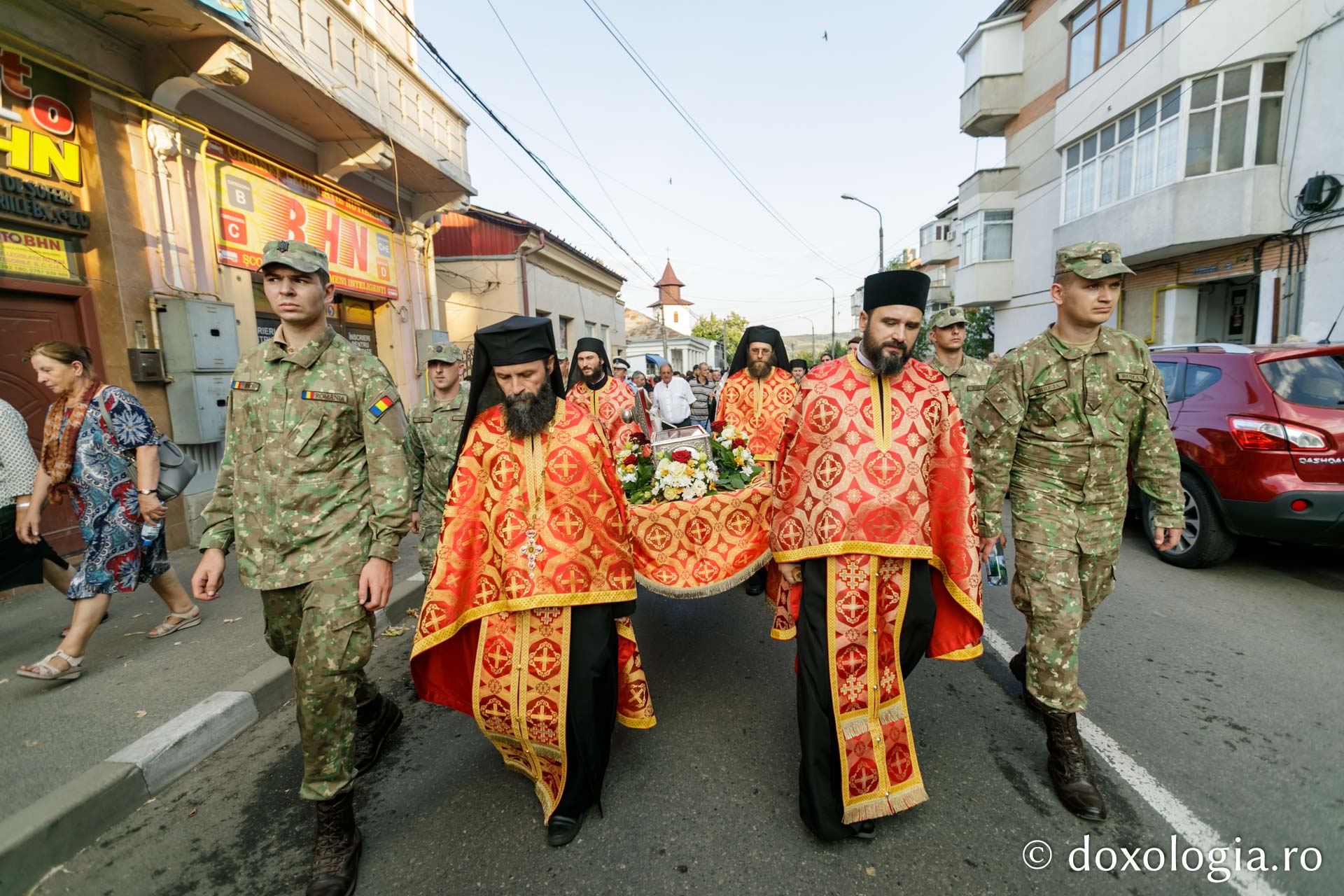 (Foto) Procesiunea cu moaștele Sfintei Mari Mucenițe Chiriachi la Huși – 2022 (Foto) Procesiunea cu moaștele Sfintei Mari Mucenițe Chiriachi la Huși – 2022