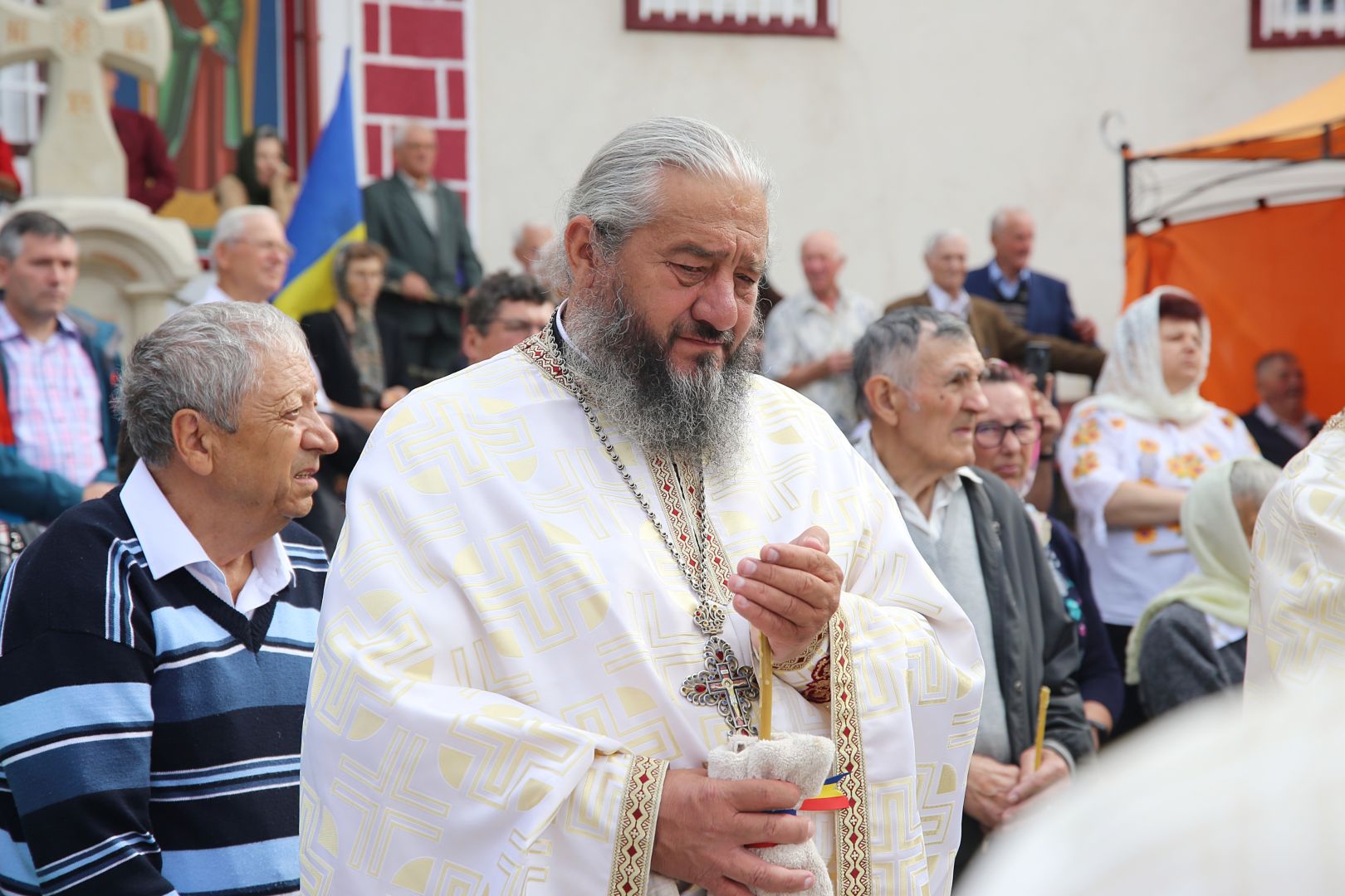 Ansamblul Parohiei „Sfinții Arhangheli” Almaș a fost binecuvântat de PS Nichifor Botoșăneanul