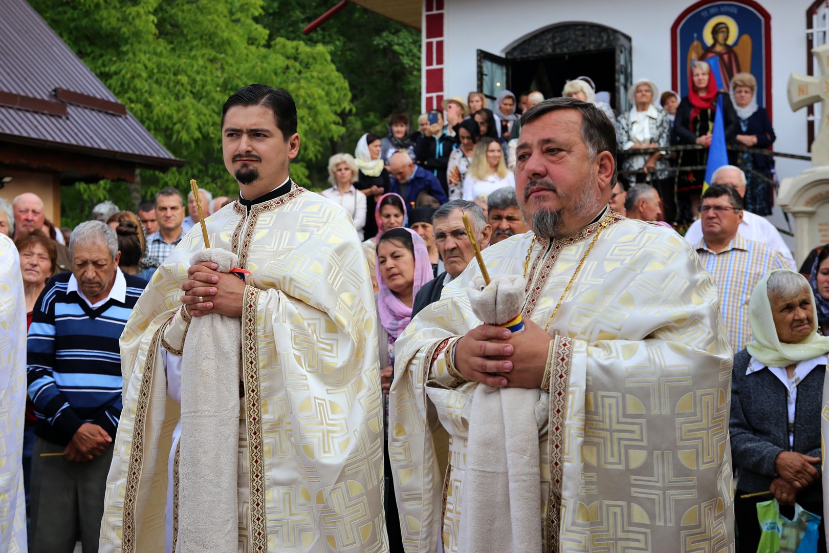 Ansamblul Parohiei „Sfinții Arhangheli” Almaș a fost binecuvântat de PS Nichifor Botoșăneanul