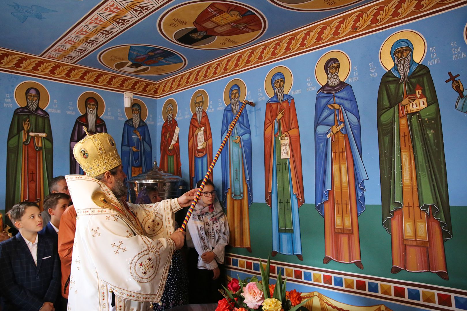 Ansamblul Parohiei „Sfinții Arhangheli” Almaș a fost binecuvântat de PS Nichifor Botoșăneanul