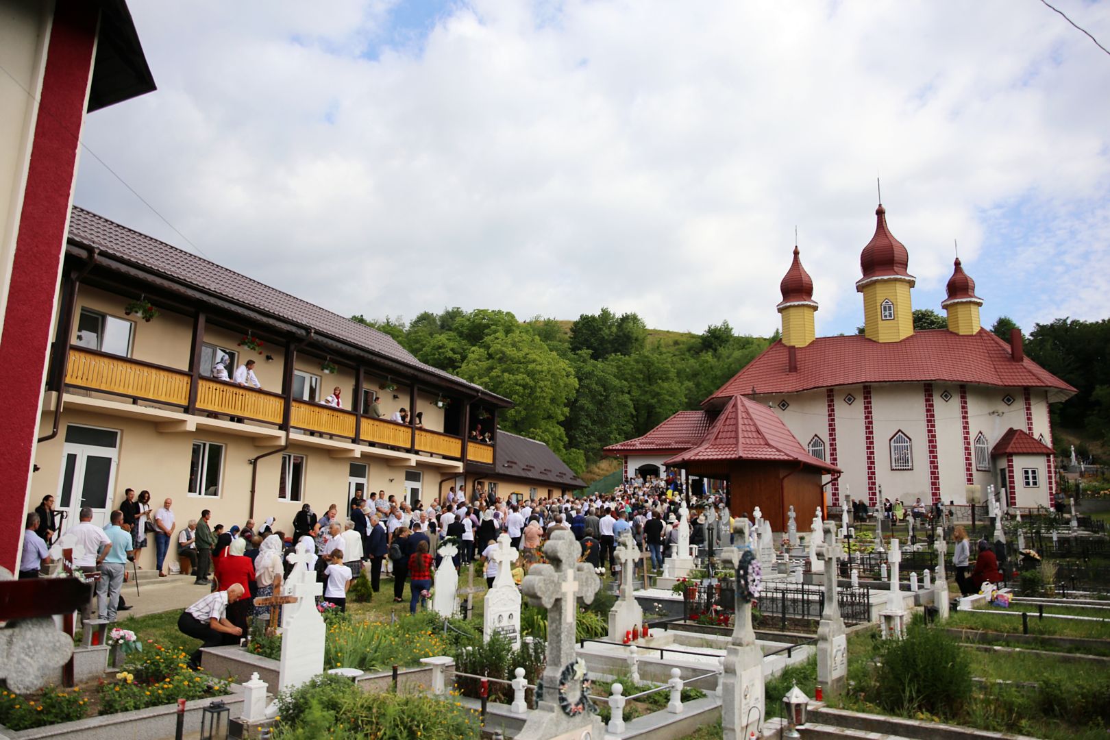 Ansamblul Parohiei „Sfinții Arhangheli” Almaș a fost binecuvântat de PS Nichifor Botoșăneanul