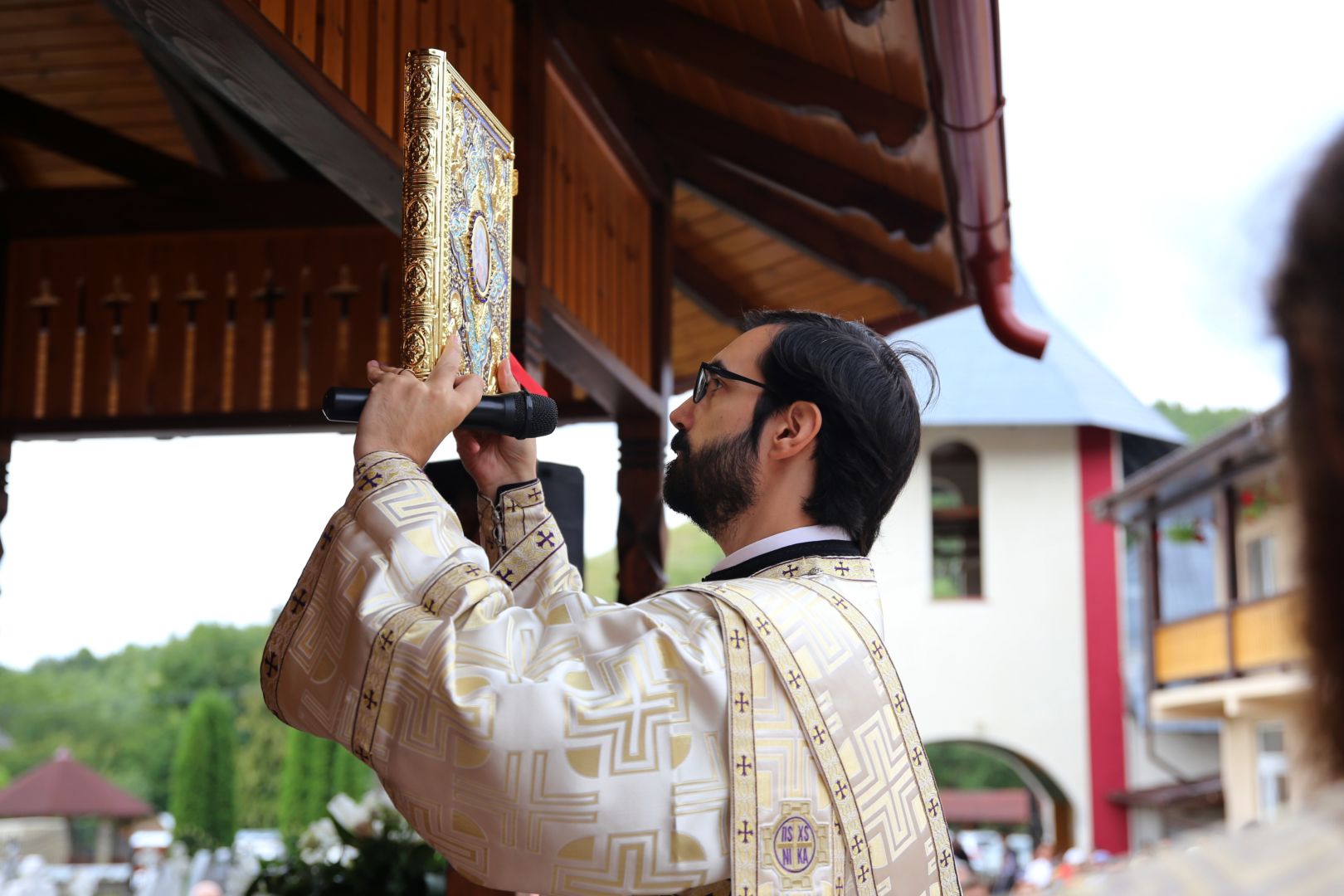 Ansamblul Parohiei „Sfinții Arhangheli” Almaș a fost binecuvântat de PS Nichifor Botoșăneanul