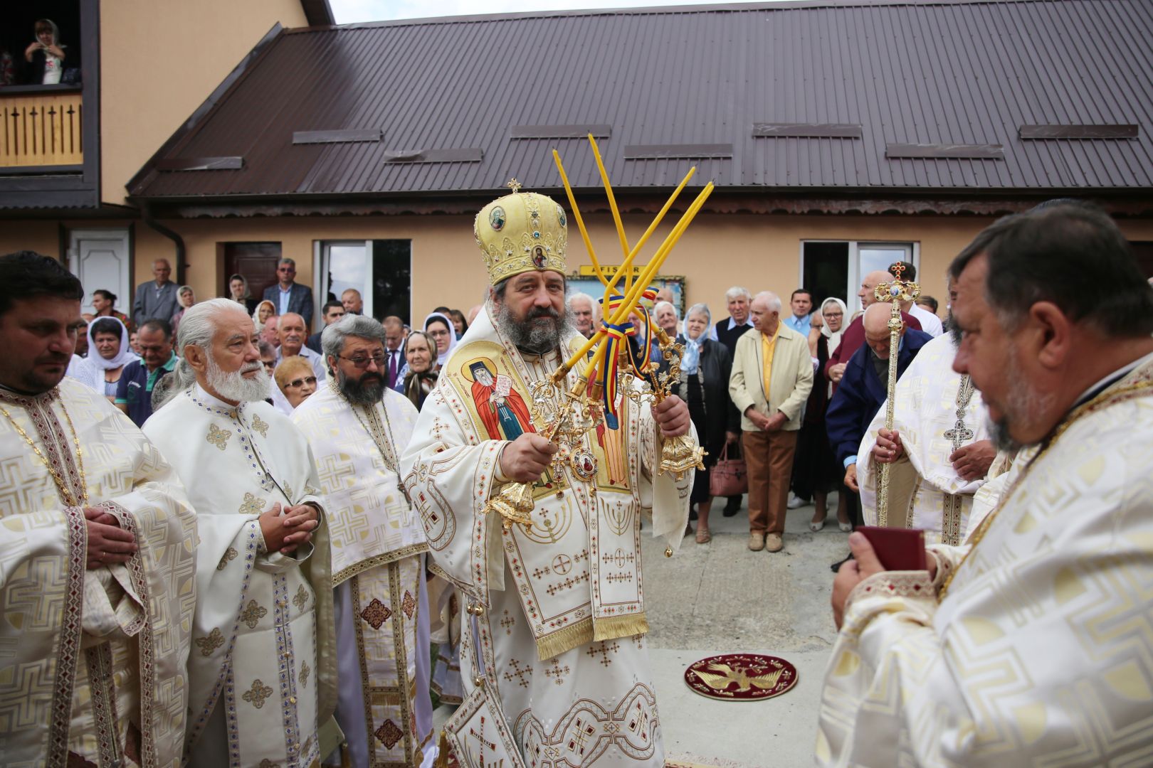 Ansamblul Parohiei „Sfinții Arhangheli” Almaș a fost binecuvântat de PS Nichifor Botoșăneanul